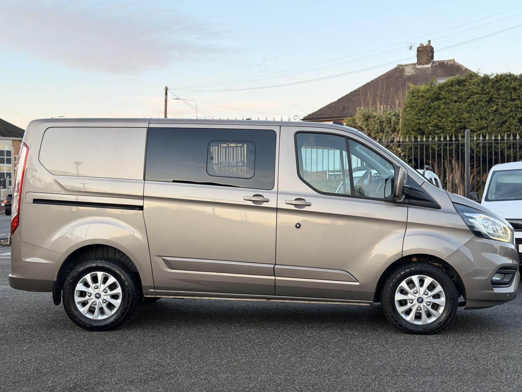 Ford Transit Custom 2.0 320 EcoBlue Limited Crew Van Double Cab 5dr Diesel Manual L1 H1 Euro 6 (s/s) (6 Seat) (130 ps)