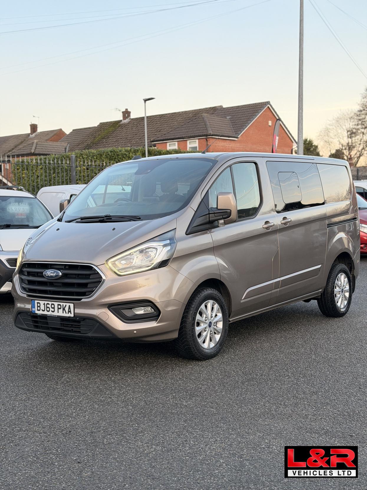 Ford Transit Custom 2.0 320 EcoBlue Limited Crew Van Double Cab 5dr Diesel Manual L1 H1 Euro 6 (s/s) (6 Seat) (130 ps)