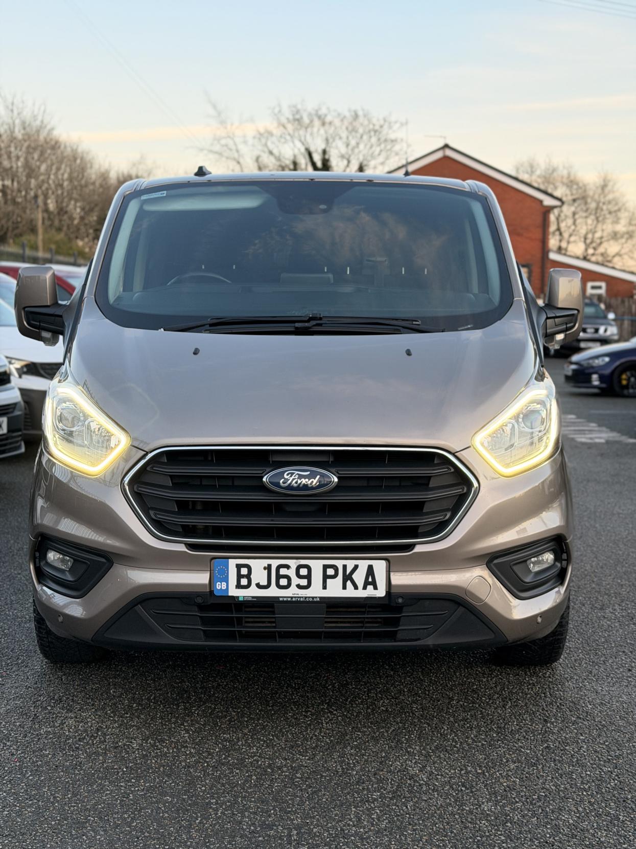 Ford Transit Custom 2.0 320 EcoBlue Limited Crew Van Double Cab 5dr Diesel Manual L1 H1 Euro 6 (s/s) (6 Seat) (130 ps)
