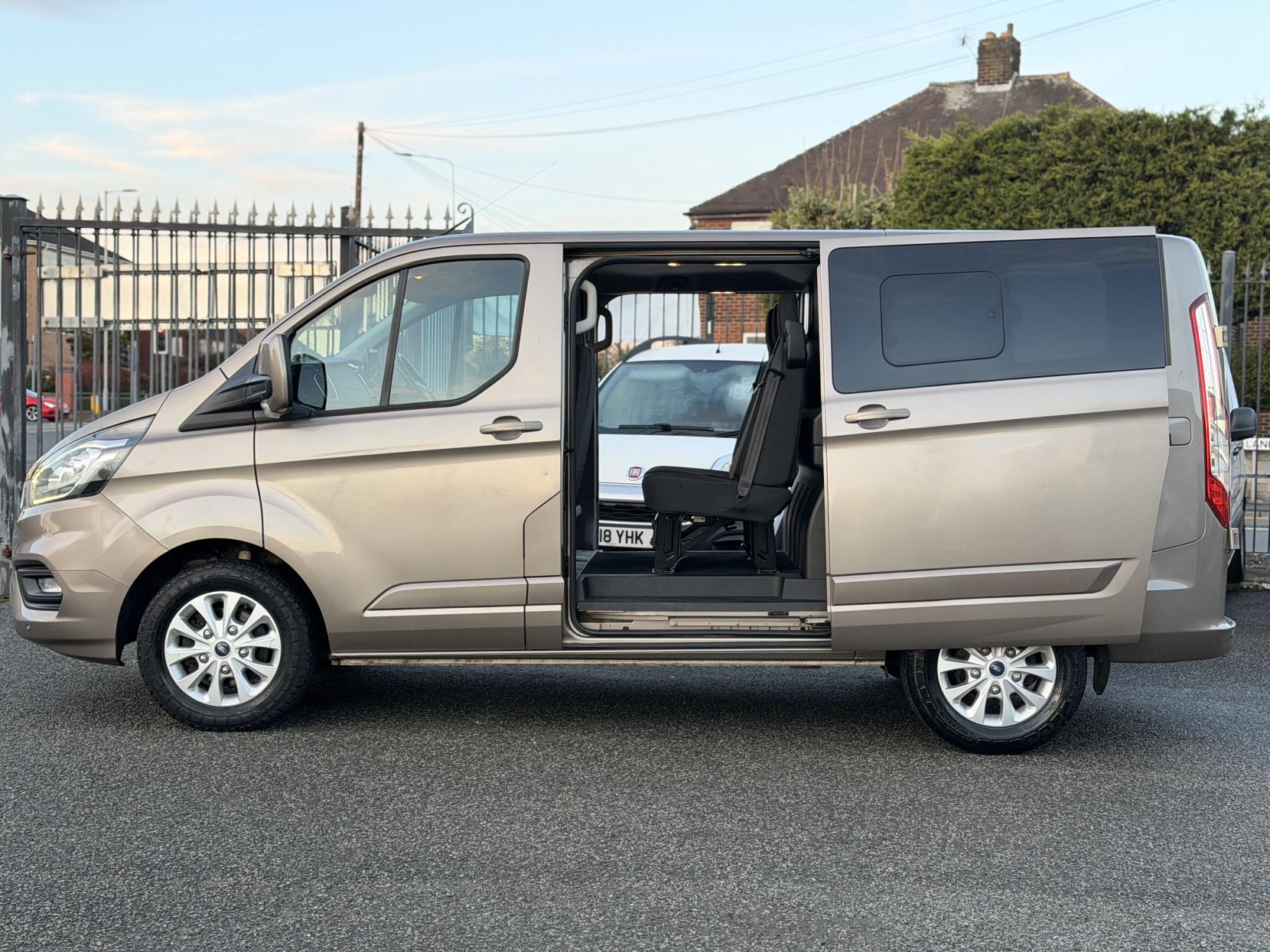 Ford Transit Custom 2.0 320 EcoBlue Limited Crew Van Double Cab 5dr Diesel Manual L1 H1 Euro 6 (s/s) (6 Seat) (130 ps)