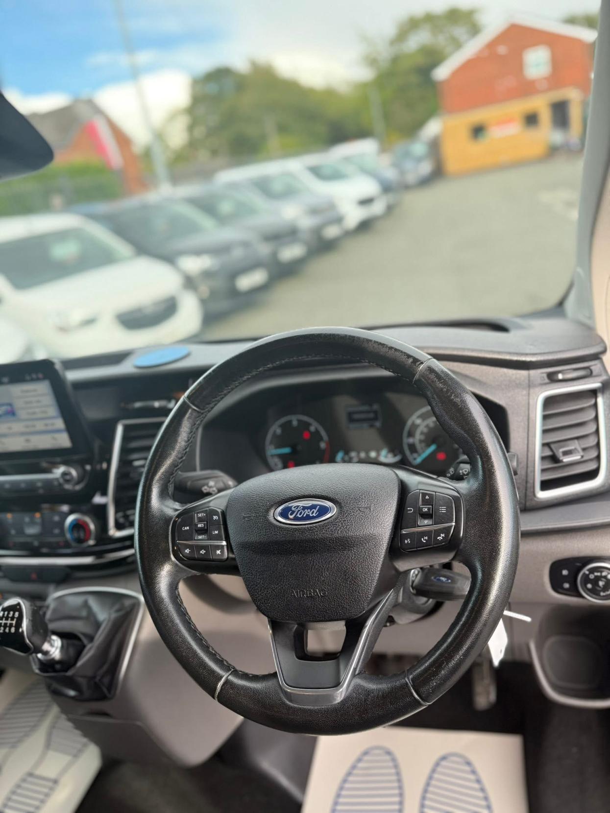 Ford Transit Custom 2.0 320 EcoBlue Limited Crew Van Double Cab 5dr Diesel Manual L1 H1 Euro 6 (s/s) (6 Seat) (130 ps)