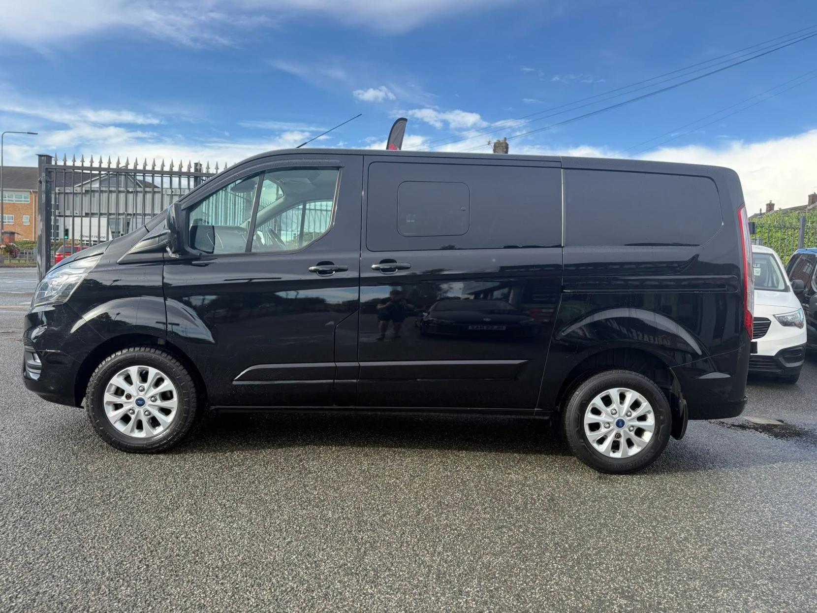 Ford Transit Custom 2.0 320 EcoBlue Limited Crew Van Double Cab 5dr Diesel Manual L1 H1 Euro 6 (s/s) (6 Seat) (130 ps)