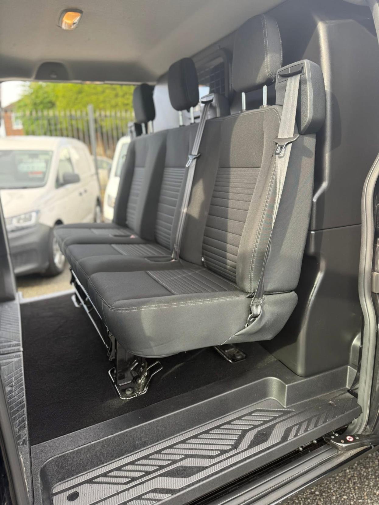Ford Transit Custom 2.0 320 EcoBlue Limited Crew Van Double Cab 5dr Diesel Manual L1 H1 Euro 6 (s/s) (6 Seat) (130 ps)