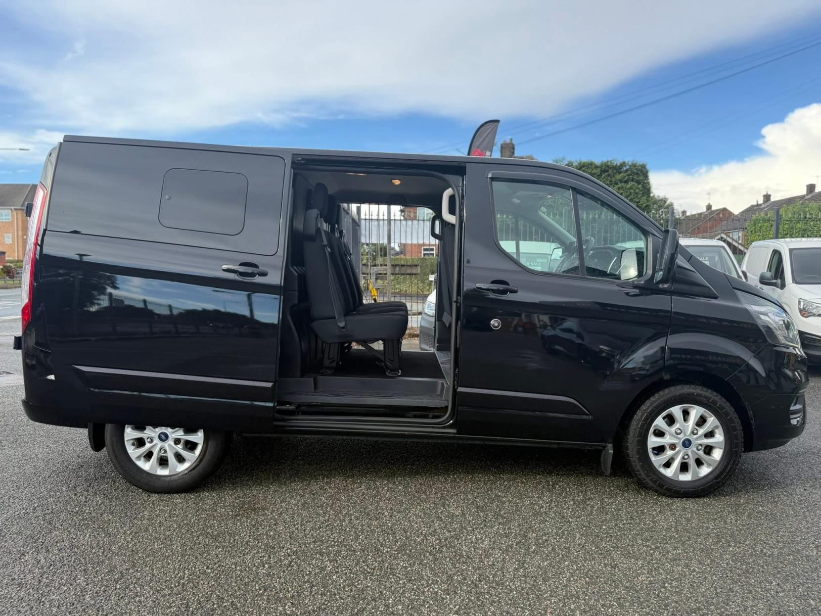 Ford Transit Custom 2.0 320 EcoBlue Limited Crew Van Double Cab 5dr Diesel Manual L1 H1 Euro 6 (s/s) (6 Seat) (130 ps)