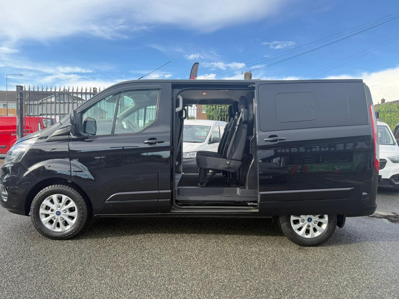 Ford Transit Custom 2.0 320 EcoBlue Limited Crew Van Double Cab 5dr Diesel Manual L1 H1 Euro 6 (s/s) (6 Seat) (130 ps)