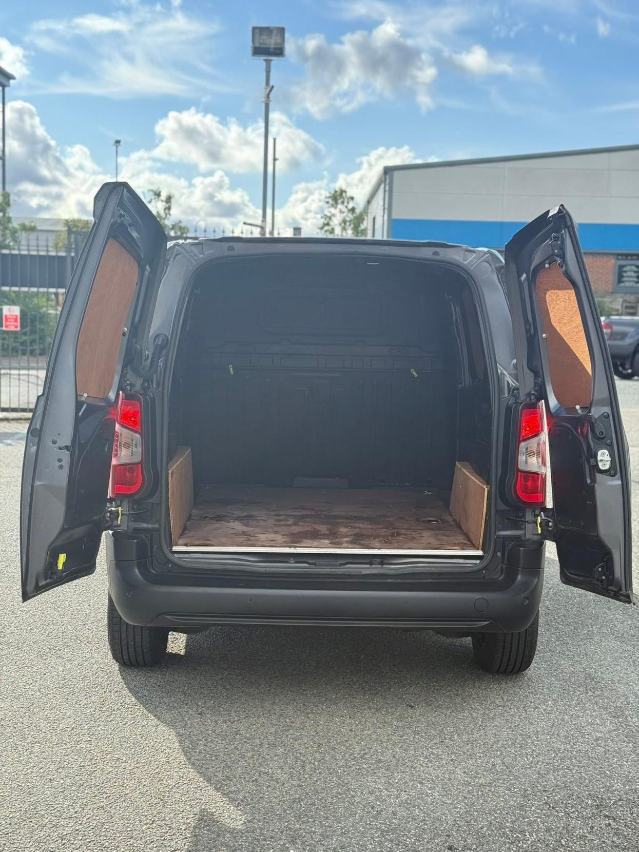 Peugeot Partner 1.5 BlueHDi 1000 Professional Standard Panel Van 5dr Diesel Manual SWB Euro 6 (s/s) (100 bhp)