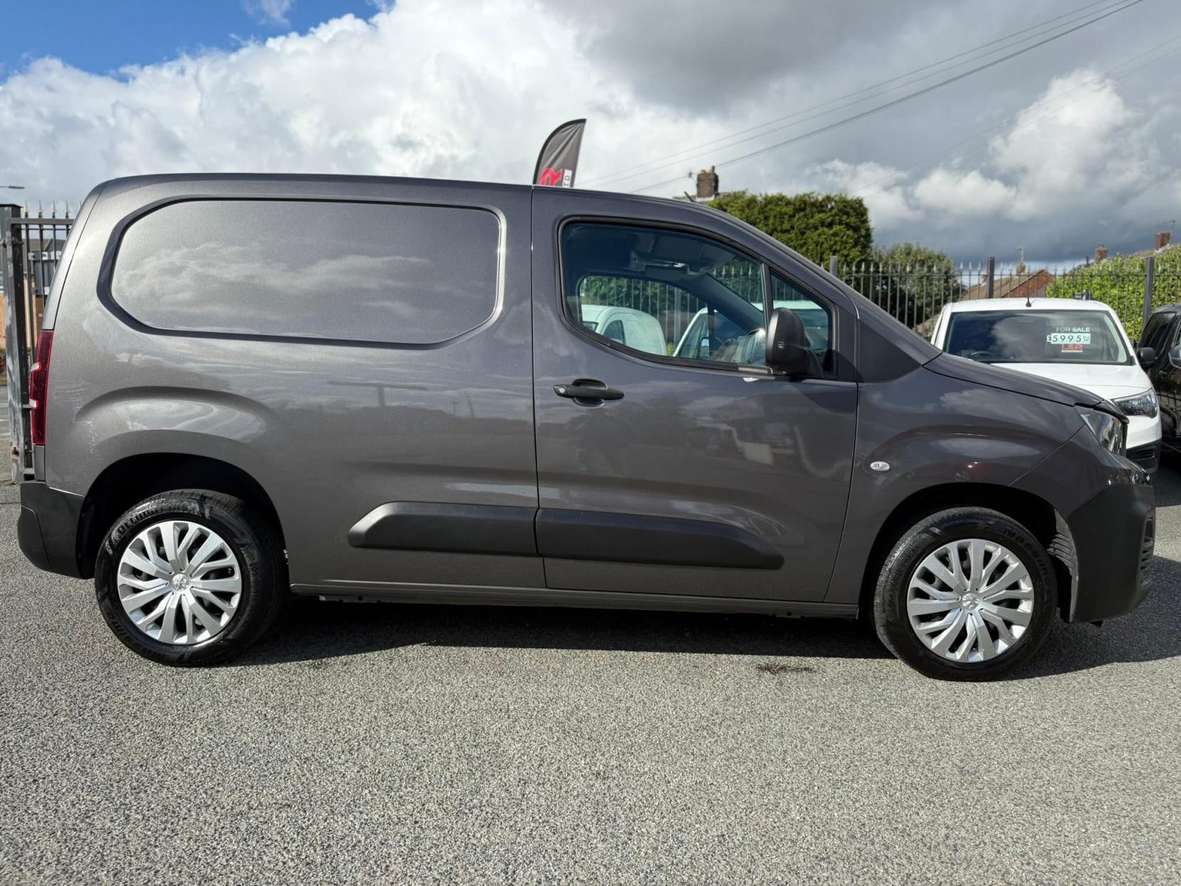 Peugeot Partner 1.5 BlueHDi 1000 Professional Standard Panel Van 5dr Diesel Manual SWB Euro 6 (s/s) (100 bhp)