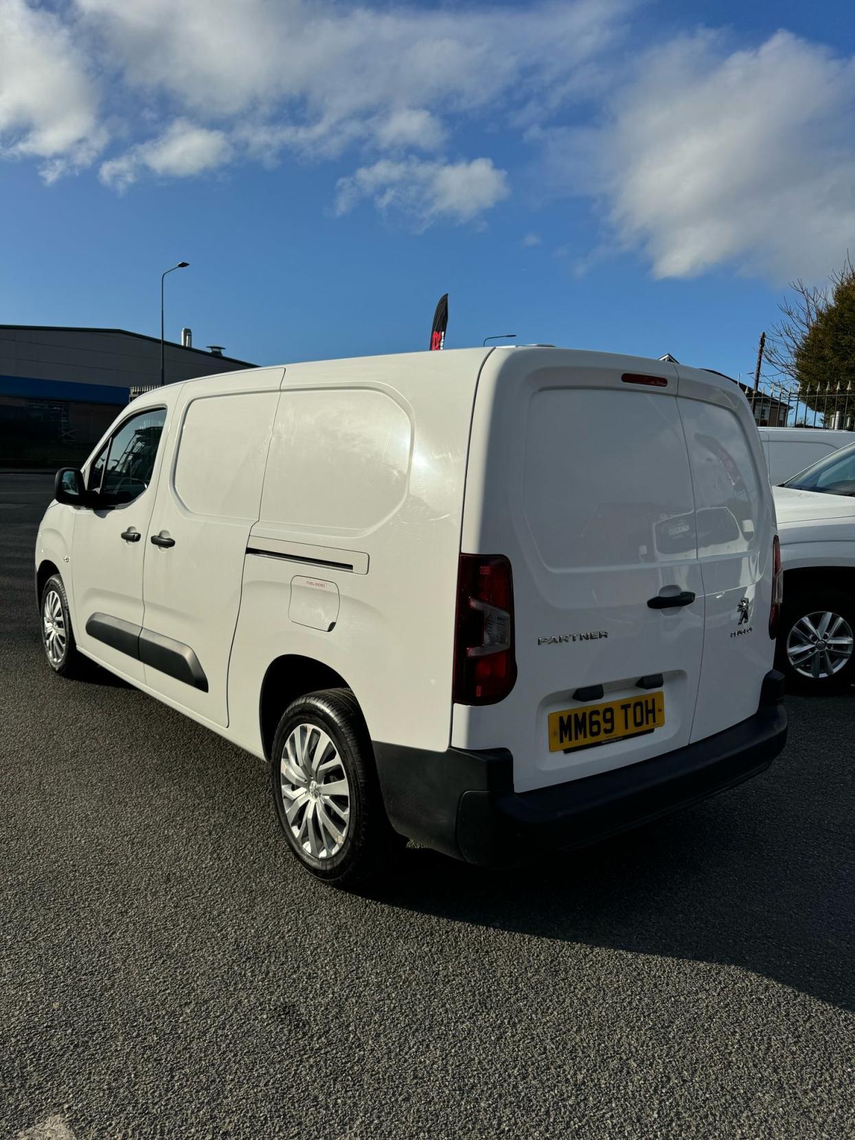 Peugeot Partner 1.5 BlueHDi 950 Professional Long Panel Van 6dr Diesel Manual LWB Euro 6 (100 bhp)