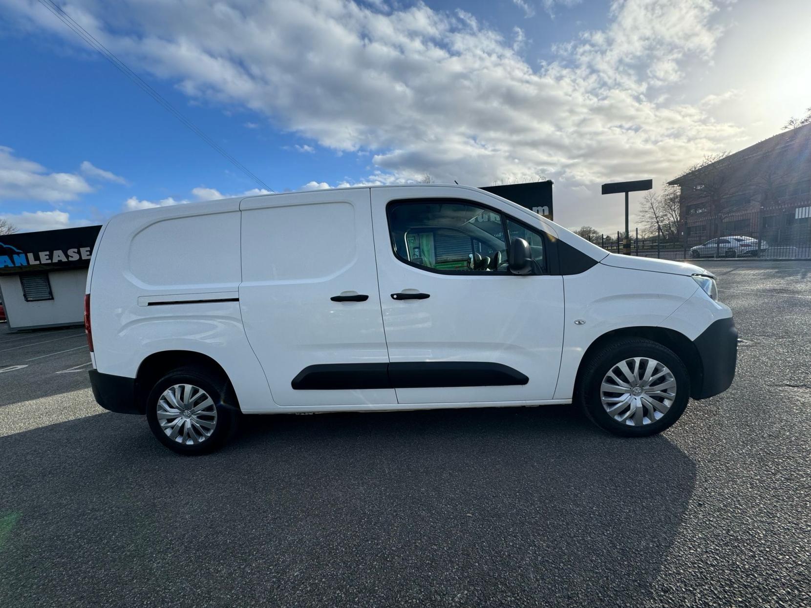 Peugeot Partner 1.5 BlueHDi 950 Professional Long Panel Van 6dr Diesel Manual LWB Euro 6 (100 bhp)