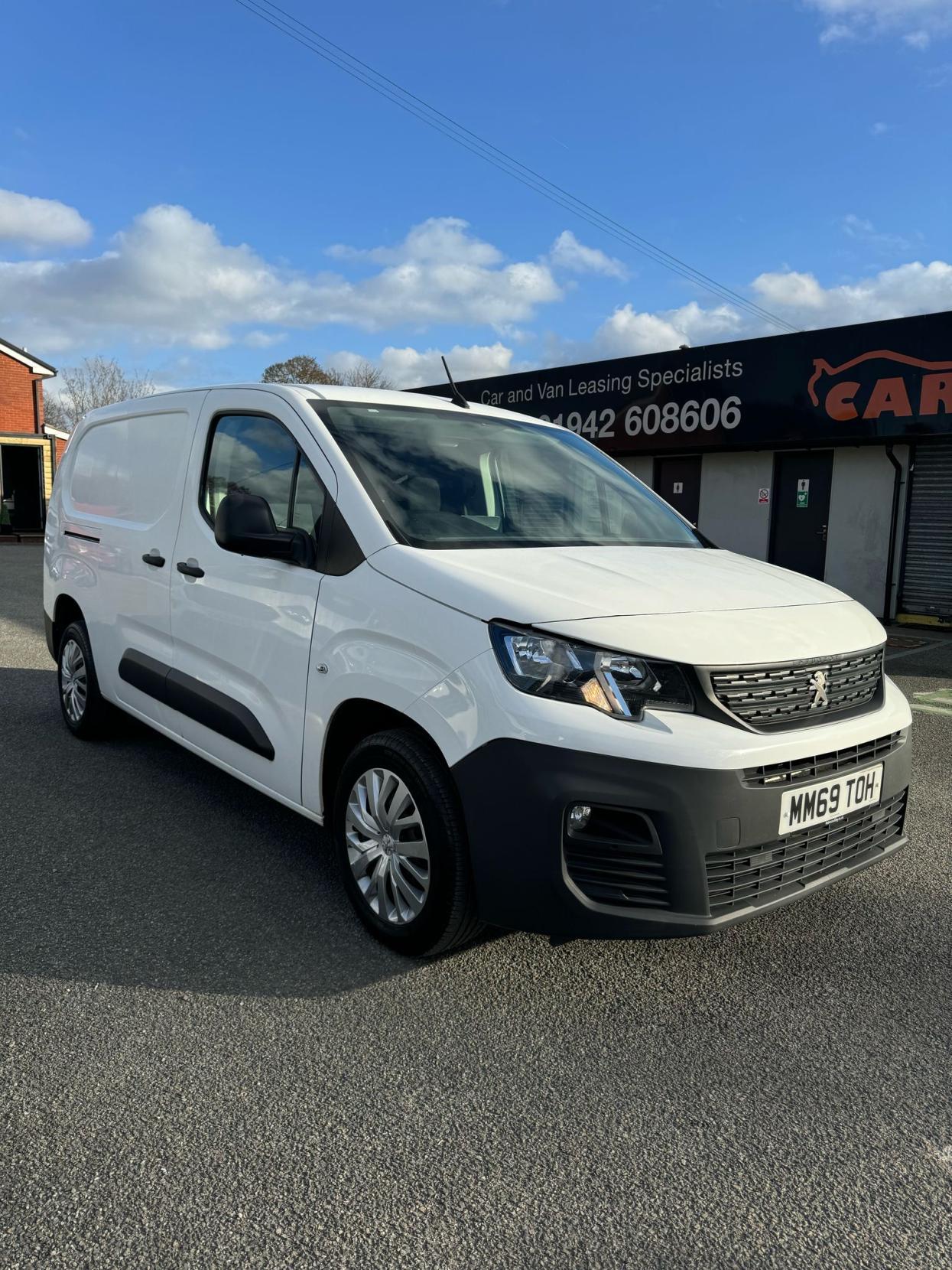 Peugeot Partner 1.5 BlueHDi 950 Professional Long Panel Van 6dr Diesel Manual LWB Euro 6 (100 bhp)