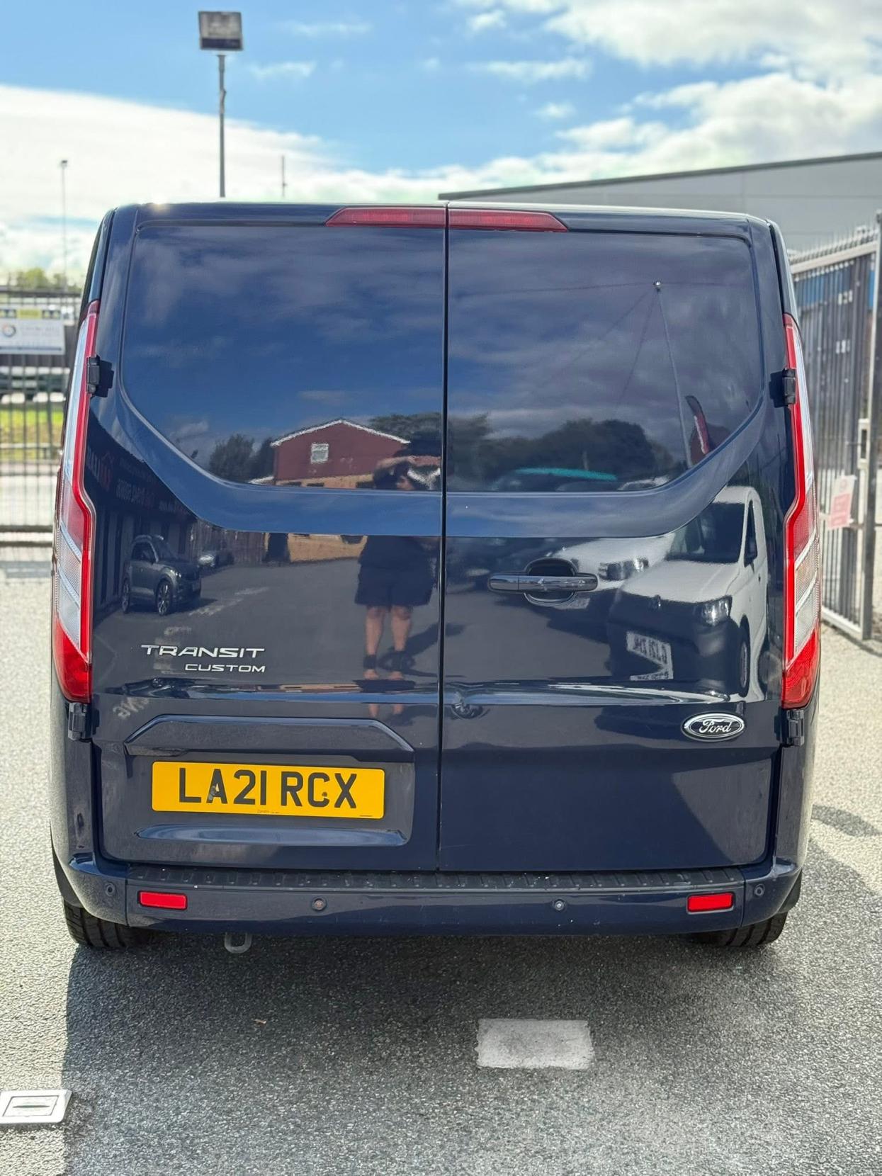 Ford Transit Custom 2.0 320 EcoBlue Limited Panel Van 5dr Diesel Manual L2 H1 Euro 6 (s/s) (130 ps)