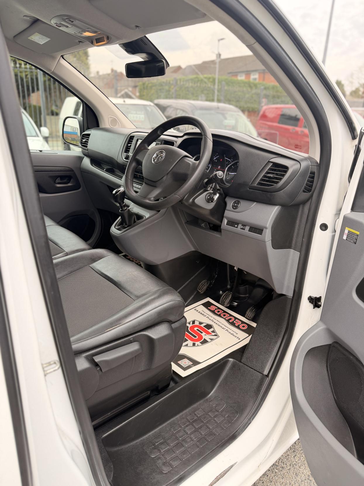 Vauxhall Vivaro 2.0 Turbo D 3100 Elite Panel Van 5dr Diesel Manual L1 H1 Euro 6 (s/s) (145 ps)