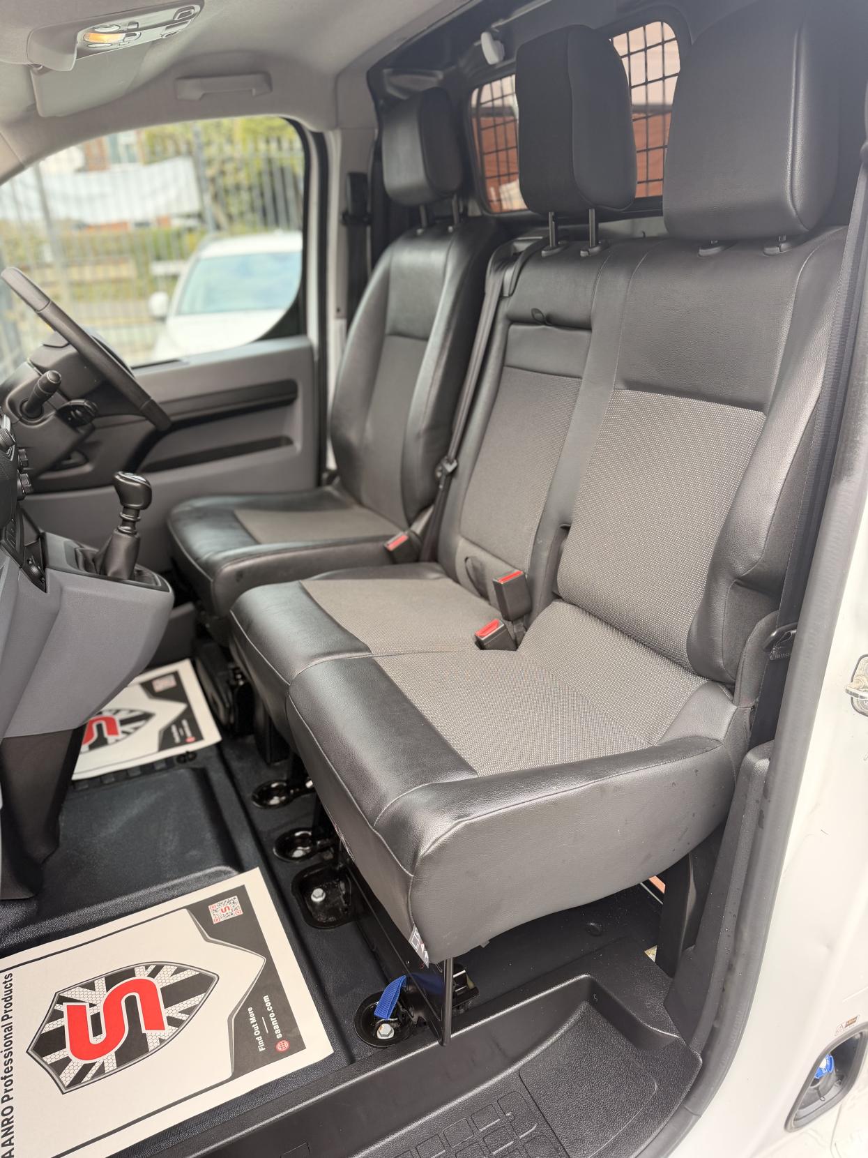 Vauxhall Vivaro 2.0 Turbo D 3100 Elite Panel Van 5dr Diesel Manual L1 H1 Euro 6 (s/s) (145 ps)