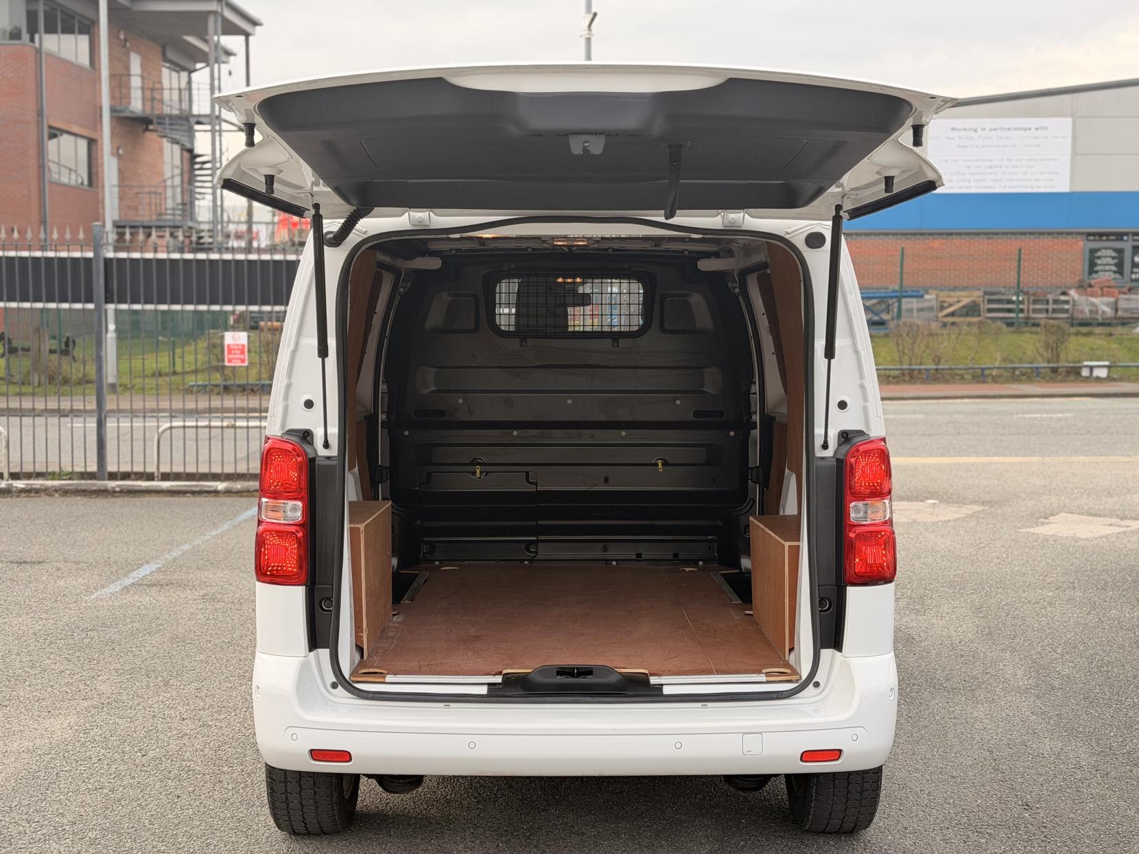 Vauxhall Vivaro 2.0 Turbo D 3100 Elite Panel Van 5dr Diesel Manual L1 H1 Euro 6 (s/s) (145 ps)