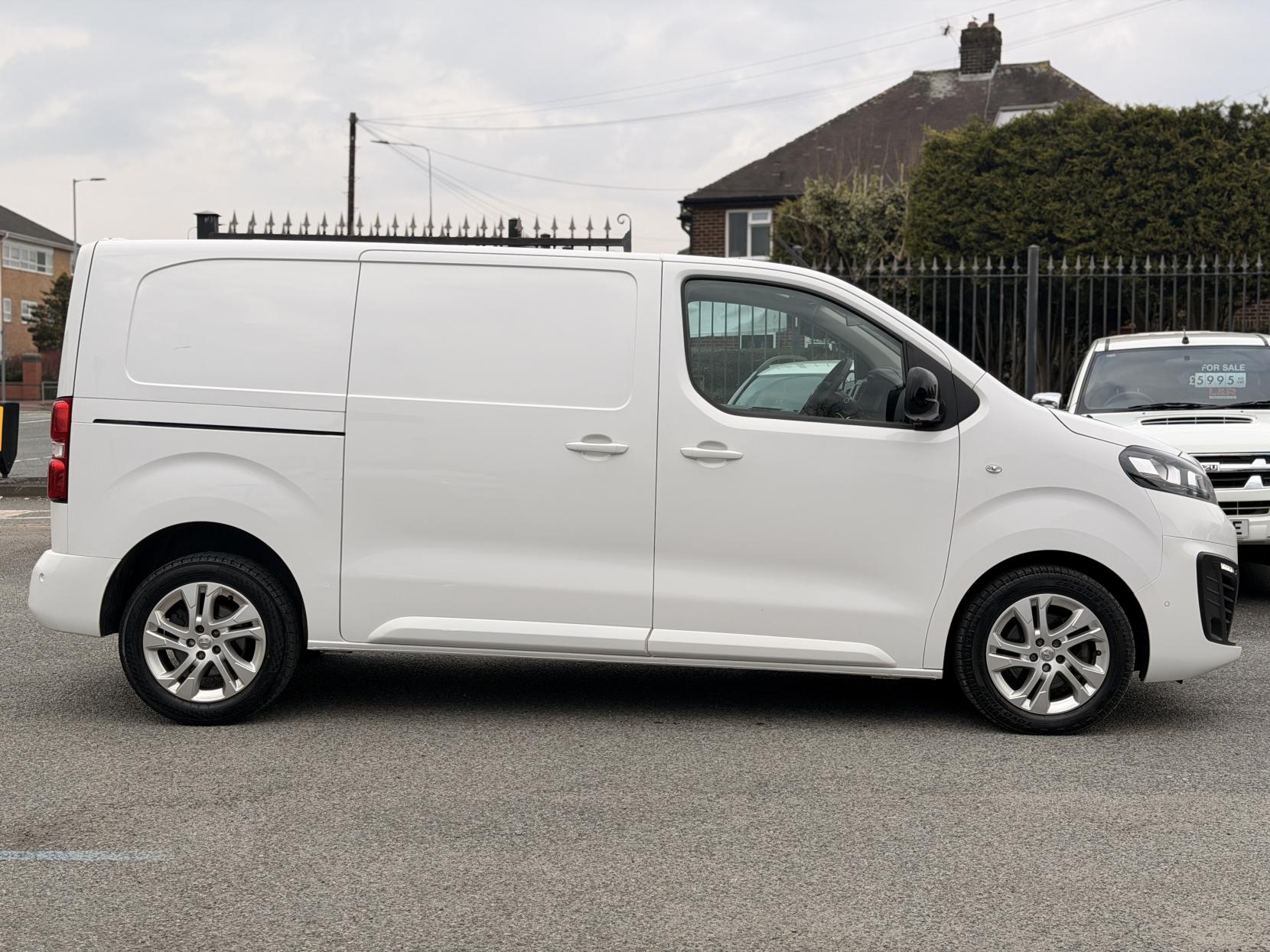 Vauxhall Vivaro 2.0 Turbo D 3100 Elite Panel Van 5dr Diesel Manual L1 H1 Euro 6 (s/s) (145 ps)