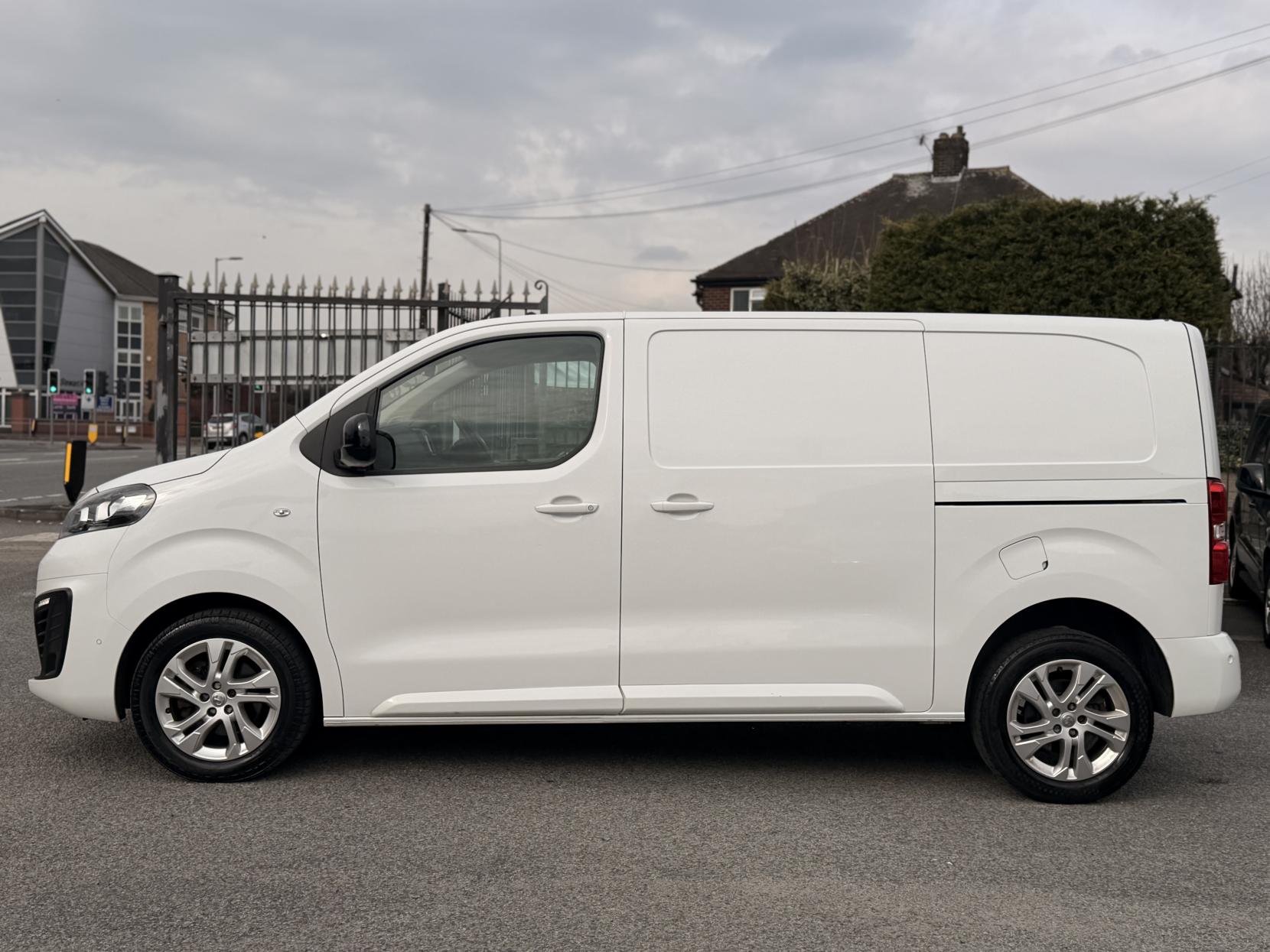 Vauxhall Vivaro 2.0 Turbo D 3100 Elite Panel Van 5dr Diesel Manual L1 H1 Euro 6 (s/s) (145 ps)