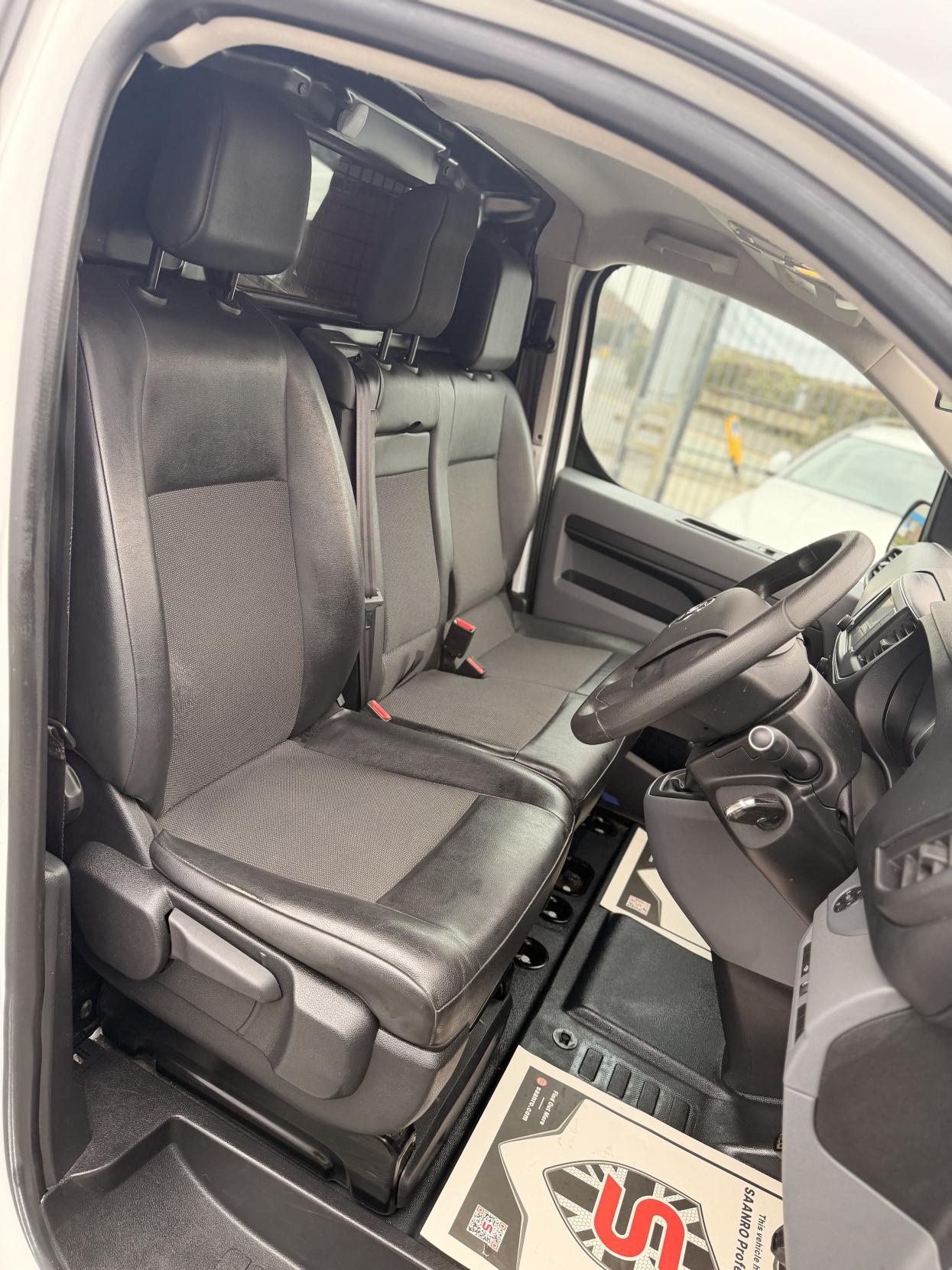 Vauxhall Vivaro 2.0 Turbo D 3100 Elite Panel Van 5dr Diesel Manual L1 H1 Euro 6 (s/s) (145 ps)