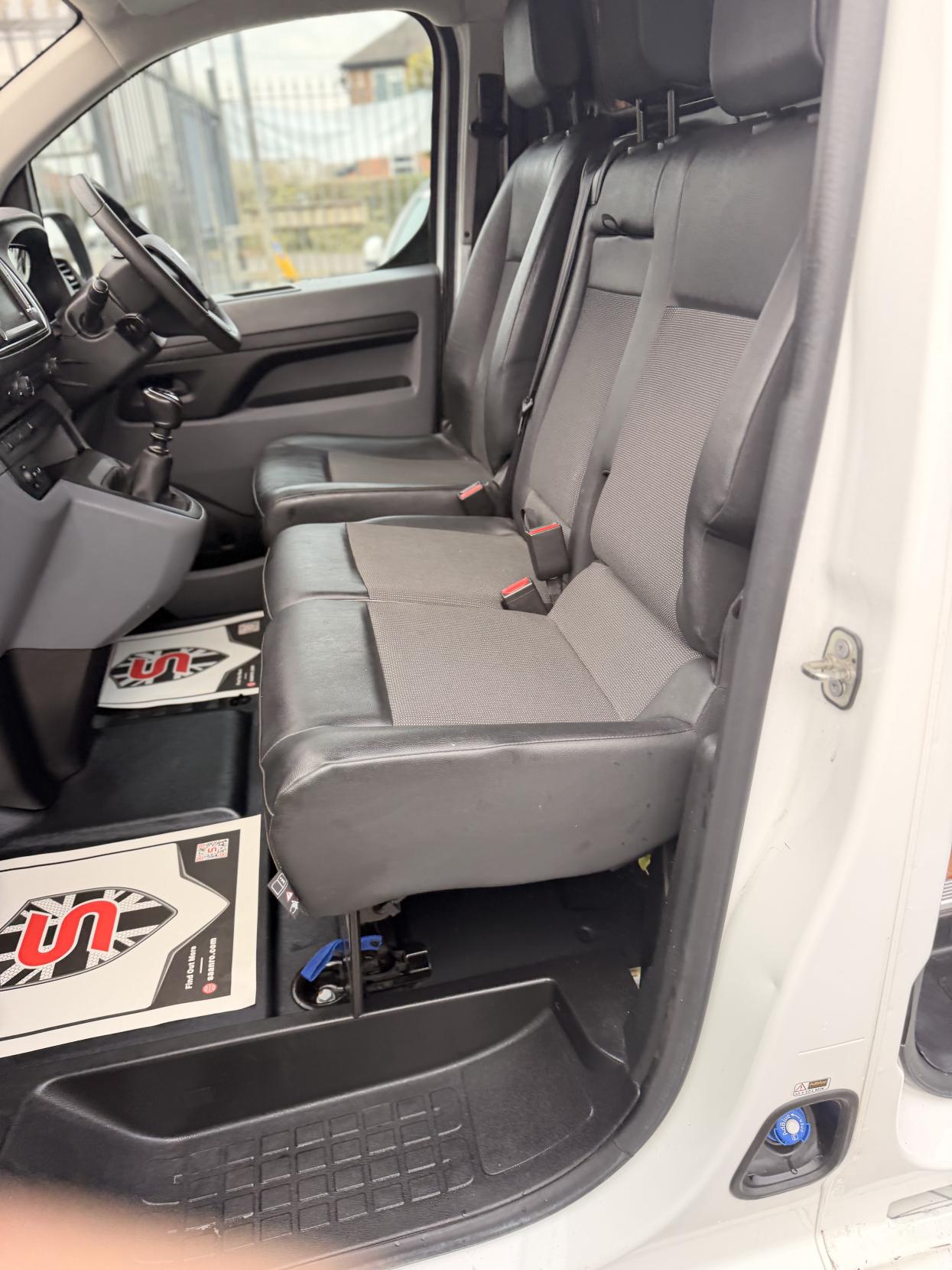 Vauxhall Vivaro 2.0 Turbo D 3100 Elite Panel Van 5dr Diesel Manual L1 H1 Euro 6 (s/s) (145 ps)