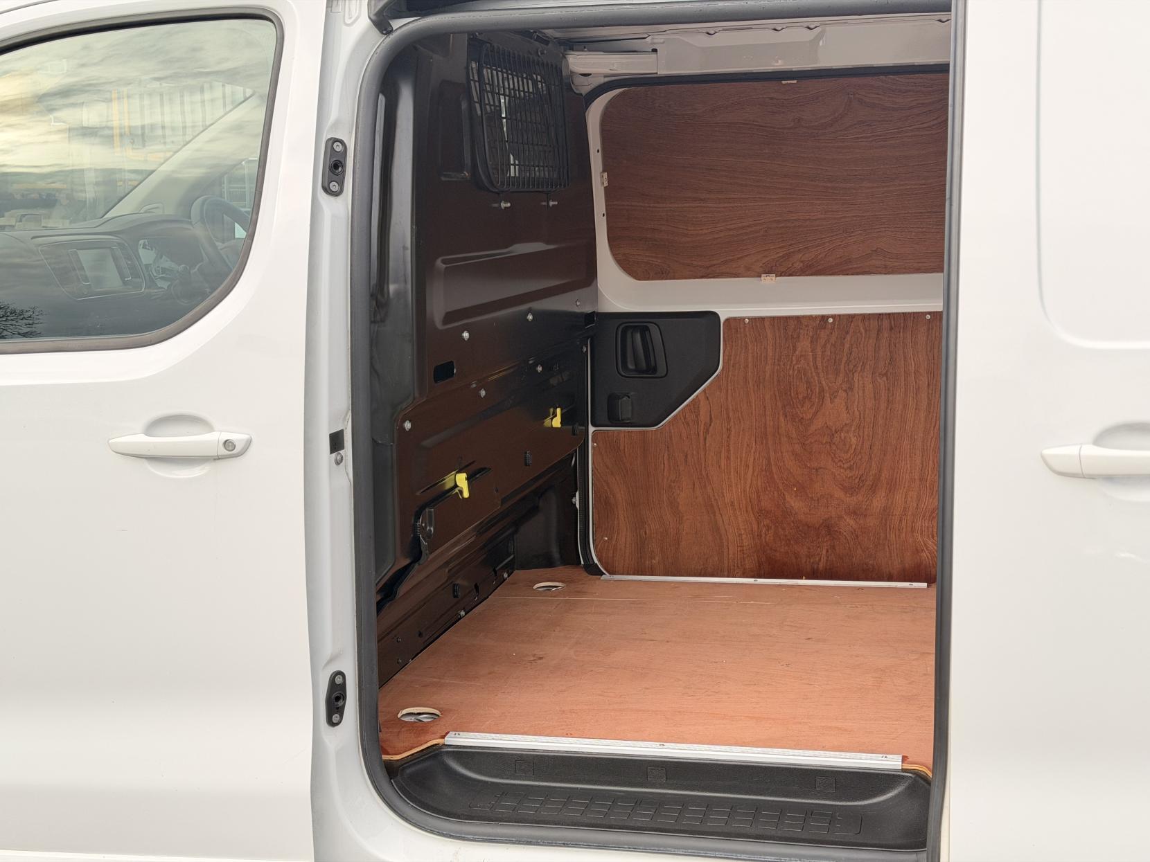 Vauxhall Vivaro 2.0 Turbo D 3100 Elite Panel Van 5dr Diesel Manual L1 H1 Euro 6 (s/s) (145 ps)