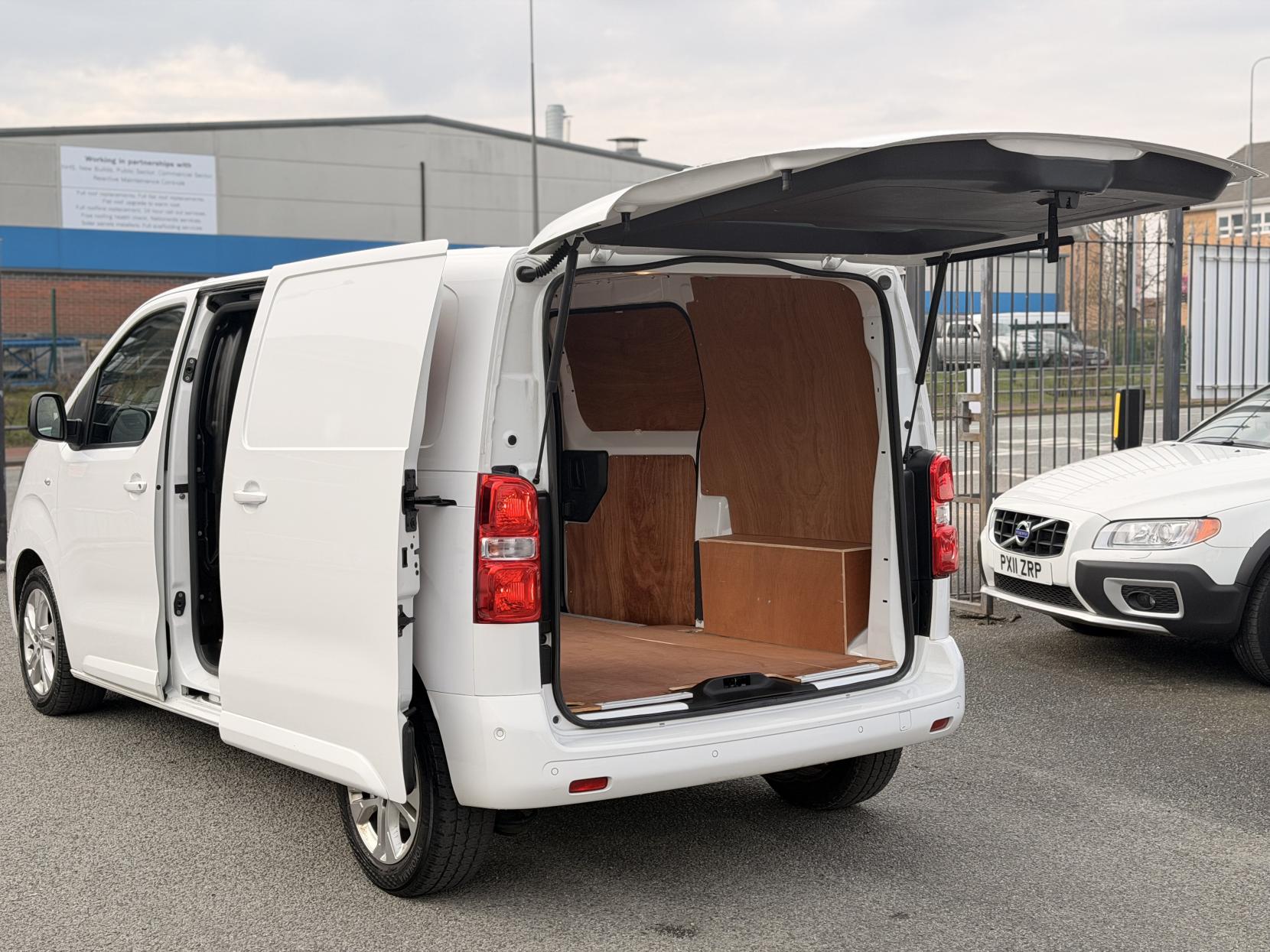 Vauxhall Vivaro 2.0 Turbo D 3100 Elite Panel Van 5dr Diesel Manual L1 H1 Euro 6 (s/s) (145 ps)