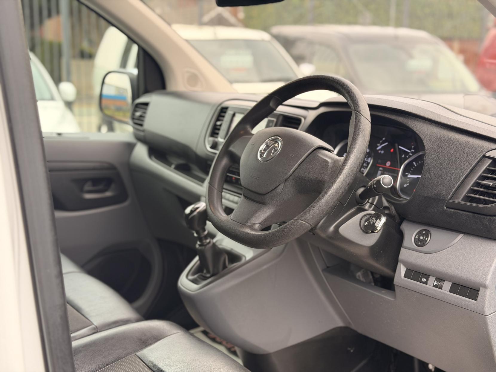 Vauxhall Vivaro 2.0 Turbo D 3100 Elite Panel Van 5dr Diesel Manual L1 H1 Euro 6 (s/s) (145 ps)