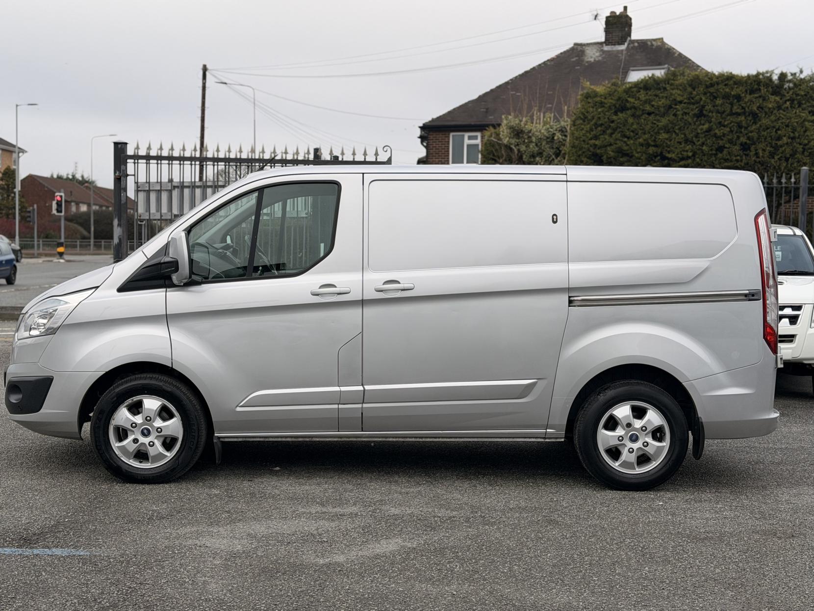 Ford Transit Custom 2.2 TDCi 270 Limited Panel Van 5dr Diesel Manual L1 H1 (186 g/km, 123 bhp)