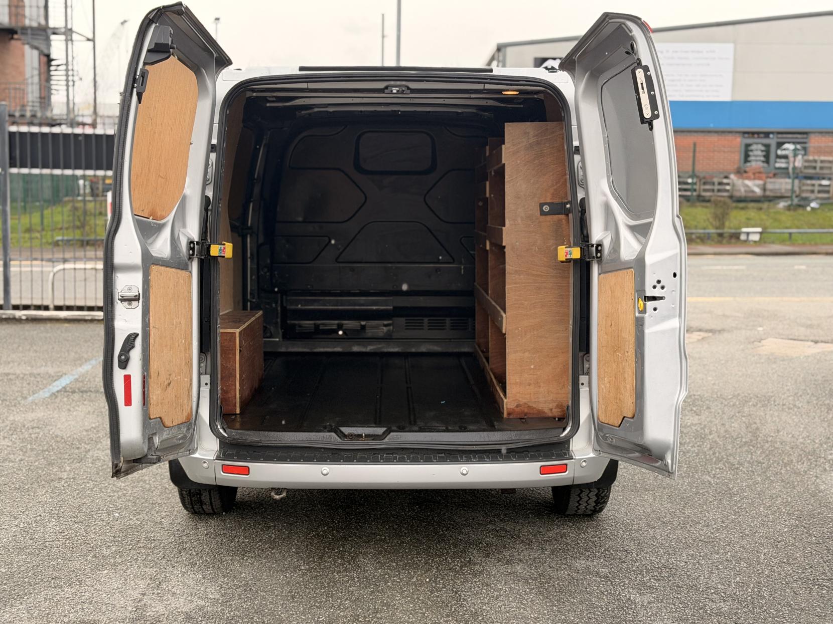 Ford Transit Custom 2.2 TDCi 270 Limited Panel Van 5dr Diesel Manual L1 H1 (186 g/km, 123 bhp)