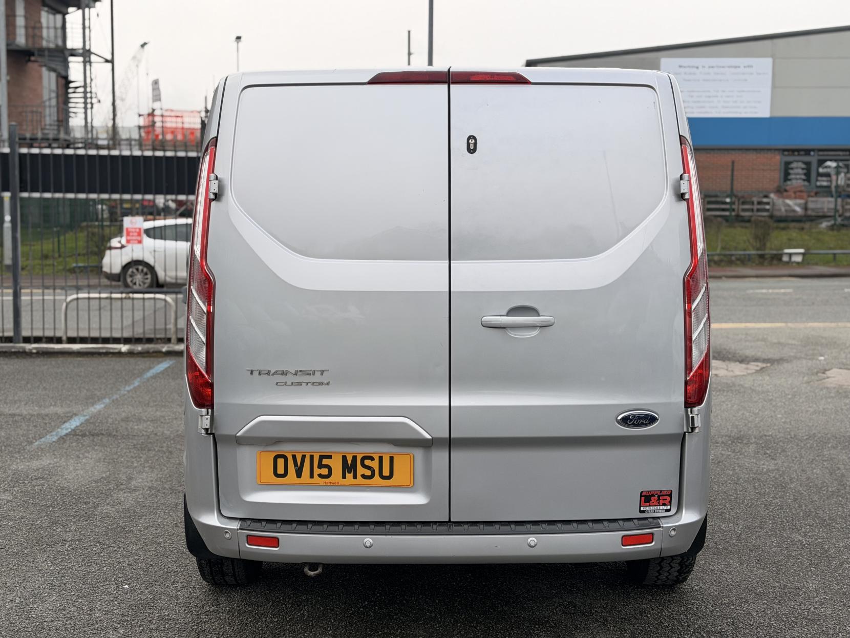 Ford Transit Custom 2.2 TDCi 270 Limited Panel Van 5dr Diesel Manual L1 H1 (186 g/km, 123 bhp)