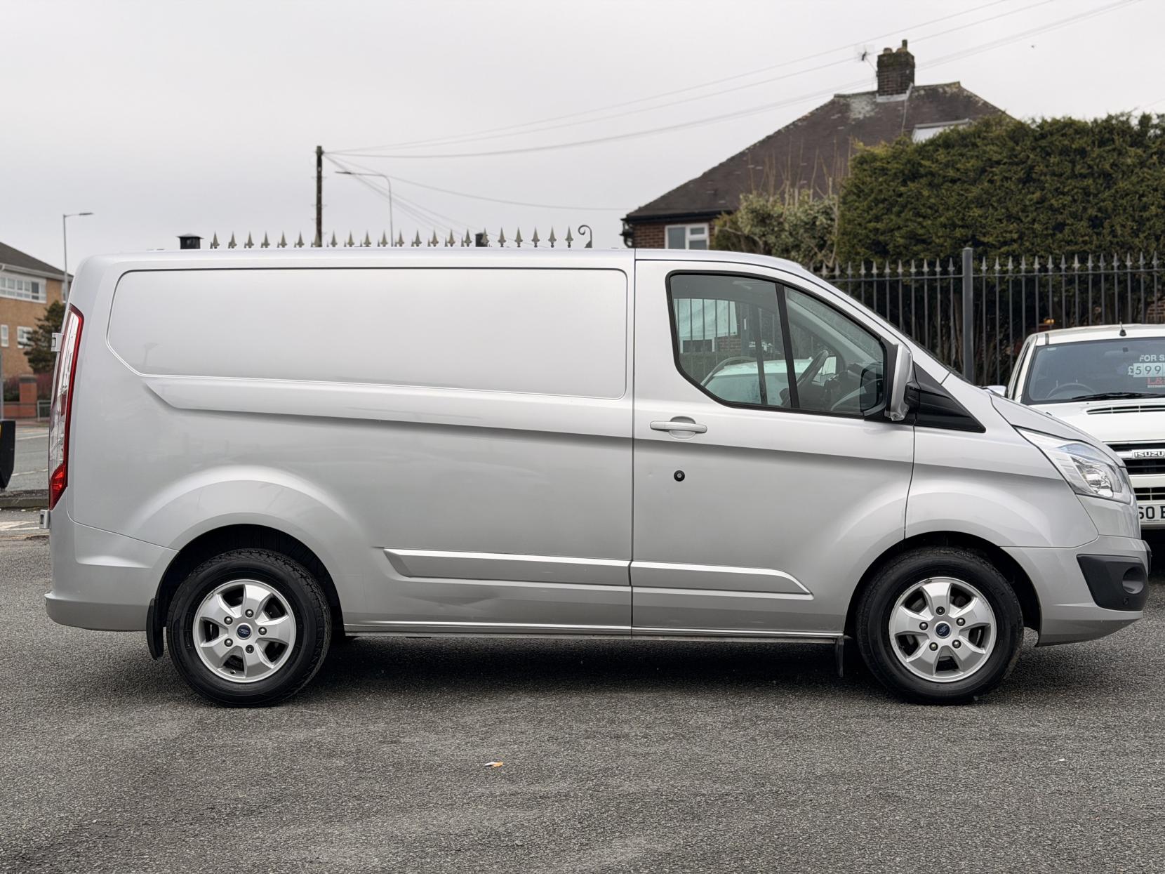 Ford Transit Custom 2.2 TDCi 270 Limited Panel Van 5dr Diesel Manual L1 H1 (186 g/km, 123 bhp)