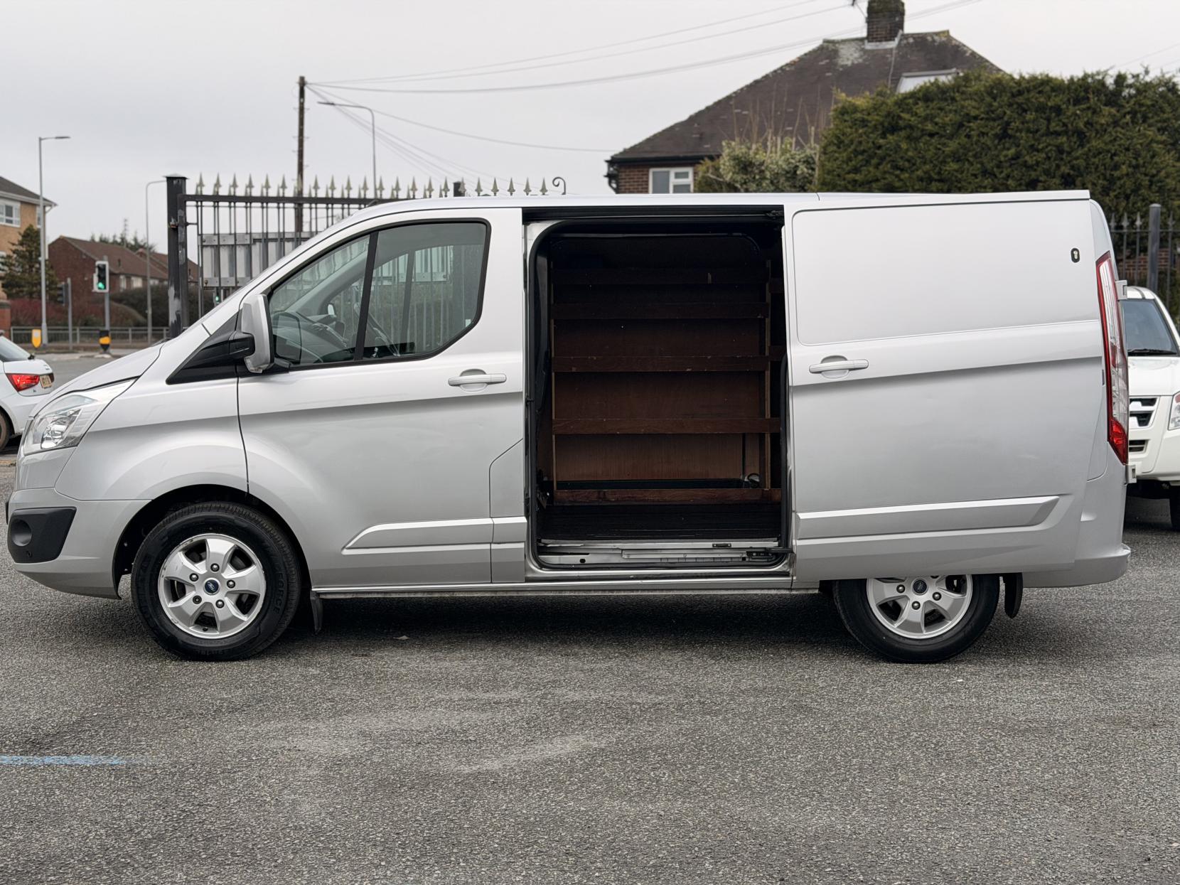 Ford Transit Custom 2.2 TDCi 270 Limited Panel Van 5dr Diesel Manual L1 H1 (186 g/km, 123 bhp)