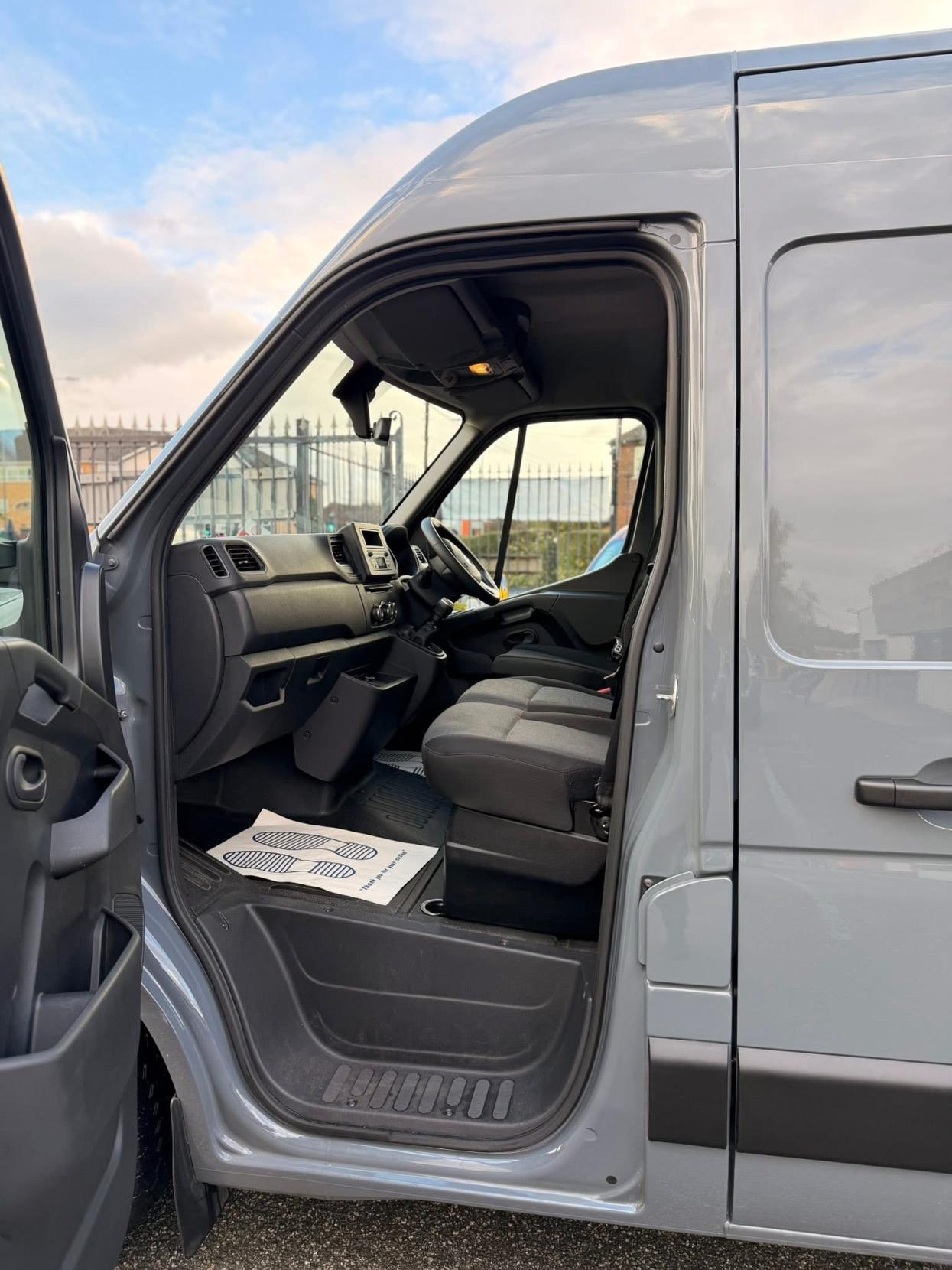 Renault Master 2.3 dCi ENERGY 35 Business+ Panel Van 5dr Diesel Manual FWD MWB Medium Roof Euro 6 (s/s) (150 bhp)