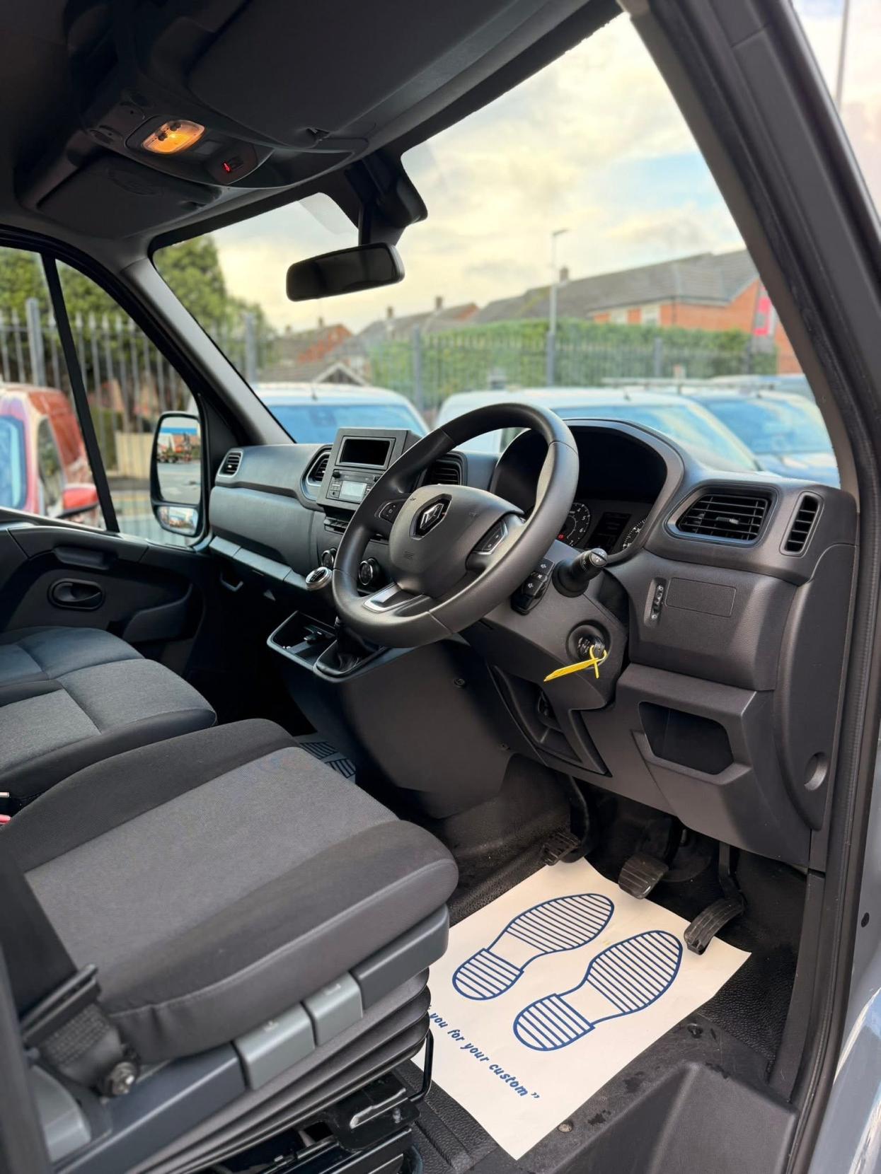 Renault Master 2.3 dCi ENERGY 35 Business+ Panel Van 5dr Diesel Manual FWD MWB Medium Roof Euro 6 (s/s) (150 bhp)
