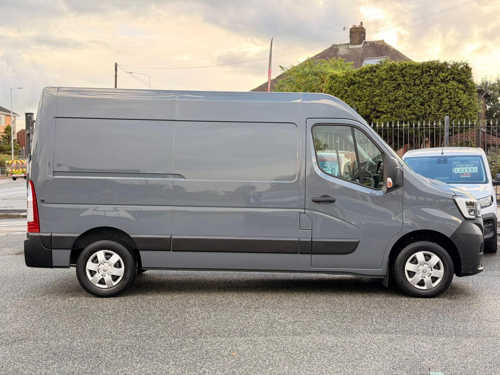Renault Master 2.3 dCi ENERGY 35 Business+ Panel Van 5dr Diesel Manual FWD MWB Medium Roof Euro 6 (s/s) (150 bhp)