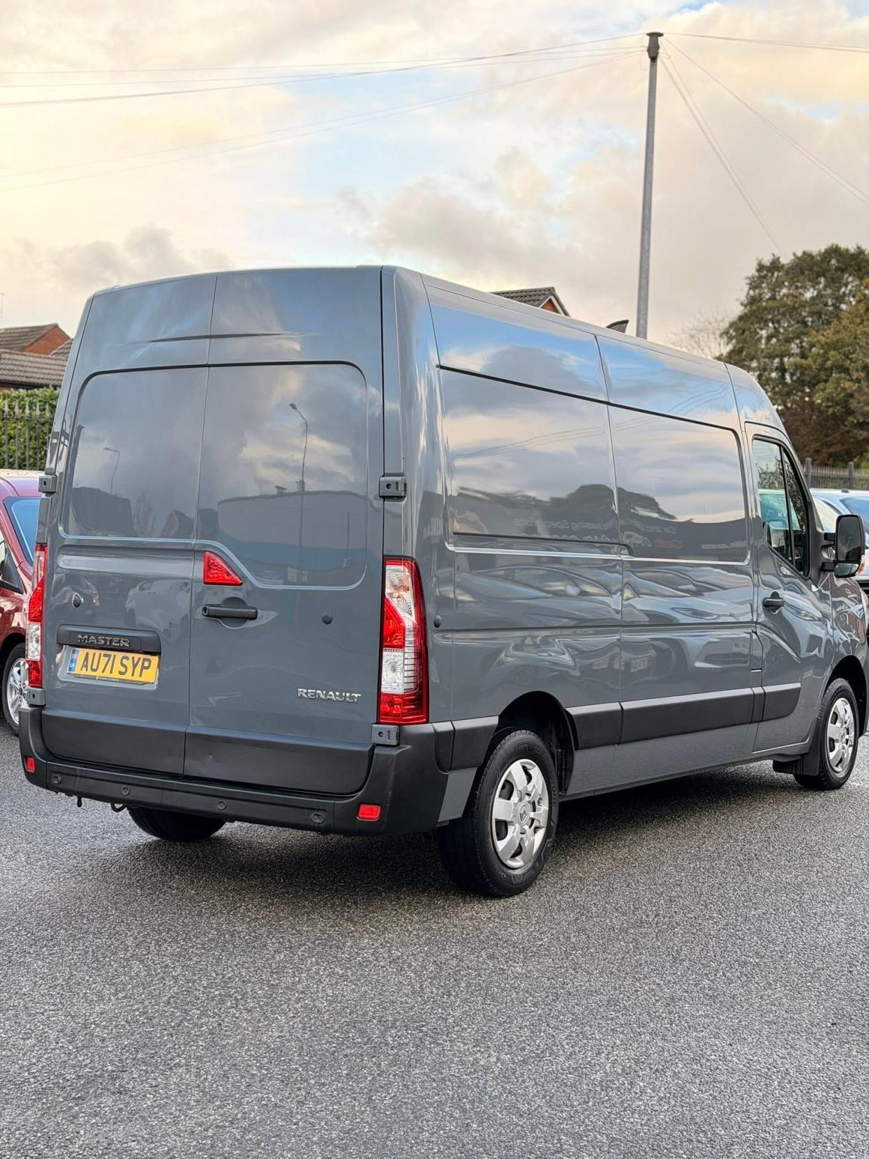 Renault Master 2.3 dCi ENERGY 35 Business+ Panel Van 5dr Diesel Manual FWD MWB Medium Roof Euro 6 (s/s) (150 bhp)