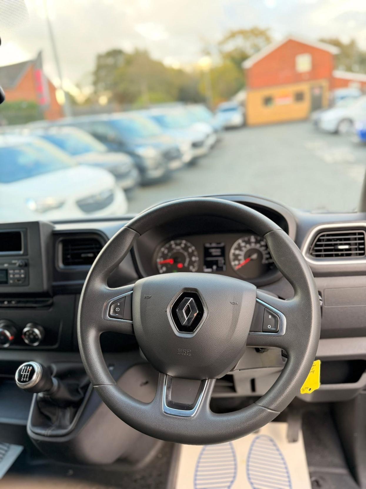 Renault Master 2.3 dCi ENERGY 35 Business+ Panel Van 5dr Diesel Manual FWD MWB Medium Roof Euro 6 (s/s) (150 bhp)