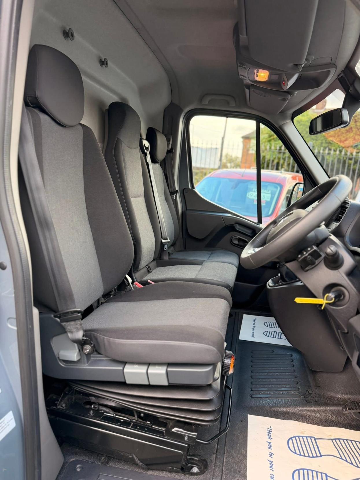 Renault Master 2.3 dCi ENERGY 35 Business+ Panel Van 5dr Diesel Manual FWD MWB Medium Roof Euro 6 (s/s) (150 bhp)