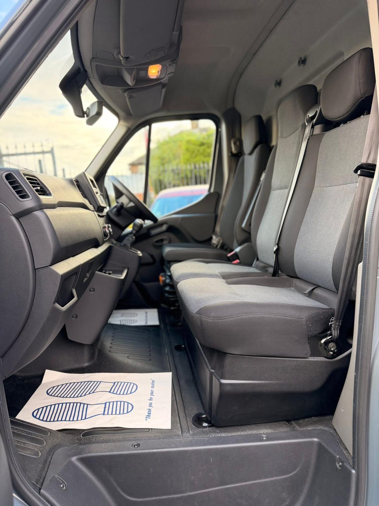 Renault Master 2.3 dCi ENERGY 35 Business+ Panel Van 5dr Diesel Manual FWD MWB Medium Roof Euro 6 (s/s) (150 bhp)