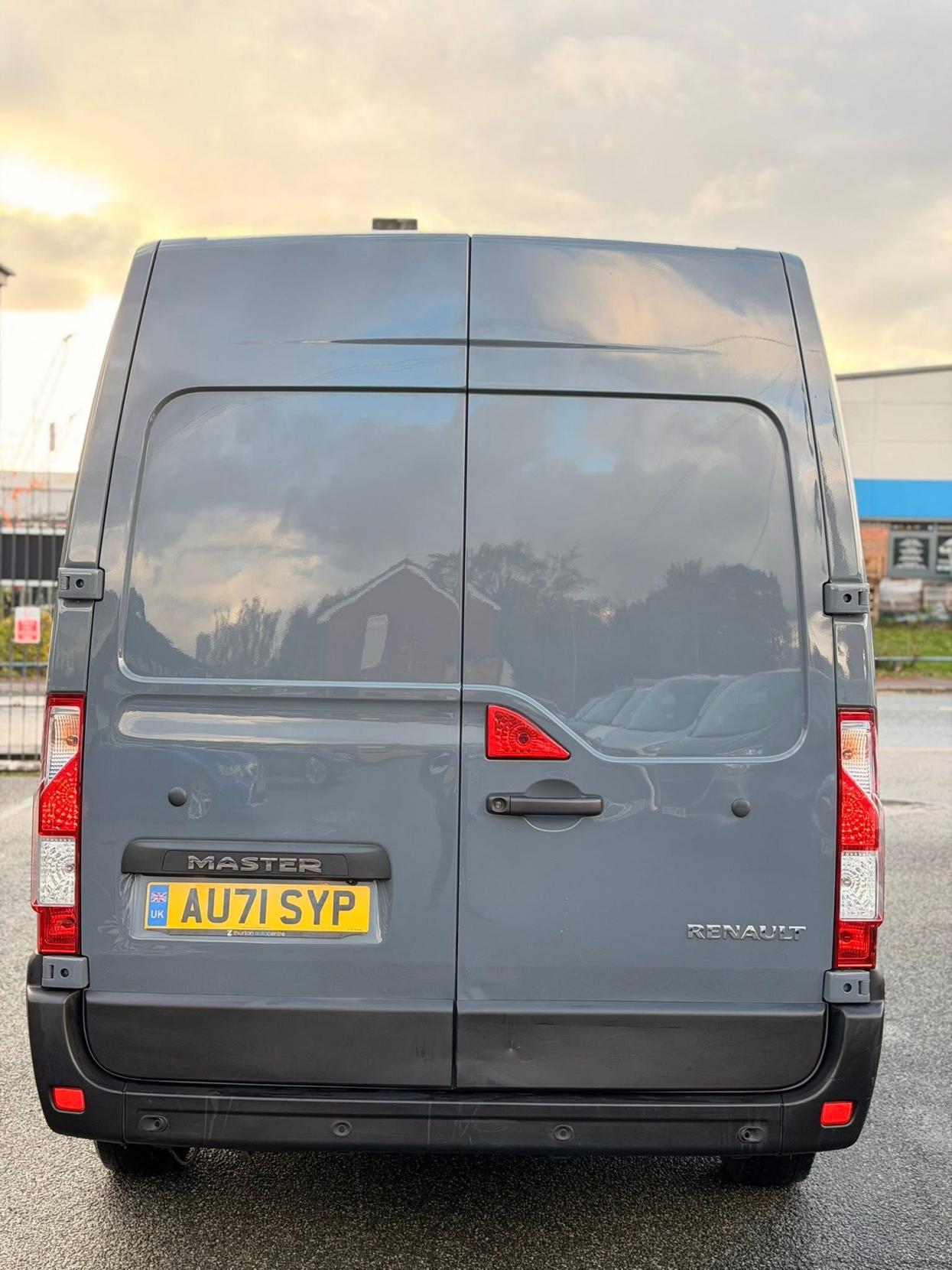 Renault Master 2.3 dCi ENERGY 35 Business+ Panel Van 5dr Diesel Manual FWD MWB Medium Roof Euro 6 (s/s) (150 bhp)
