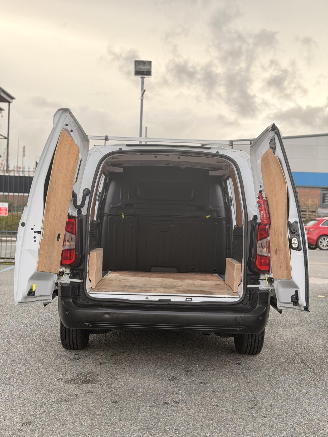 Peugeot Partner 1.5 BlueHDi 950 Professional Premium + Long Panel Van 6dr Diesel Manual LWB Euro 6 (s/s) (100 bhp)