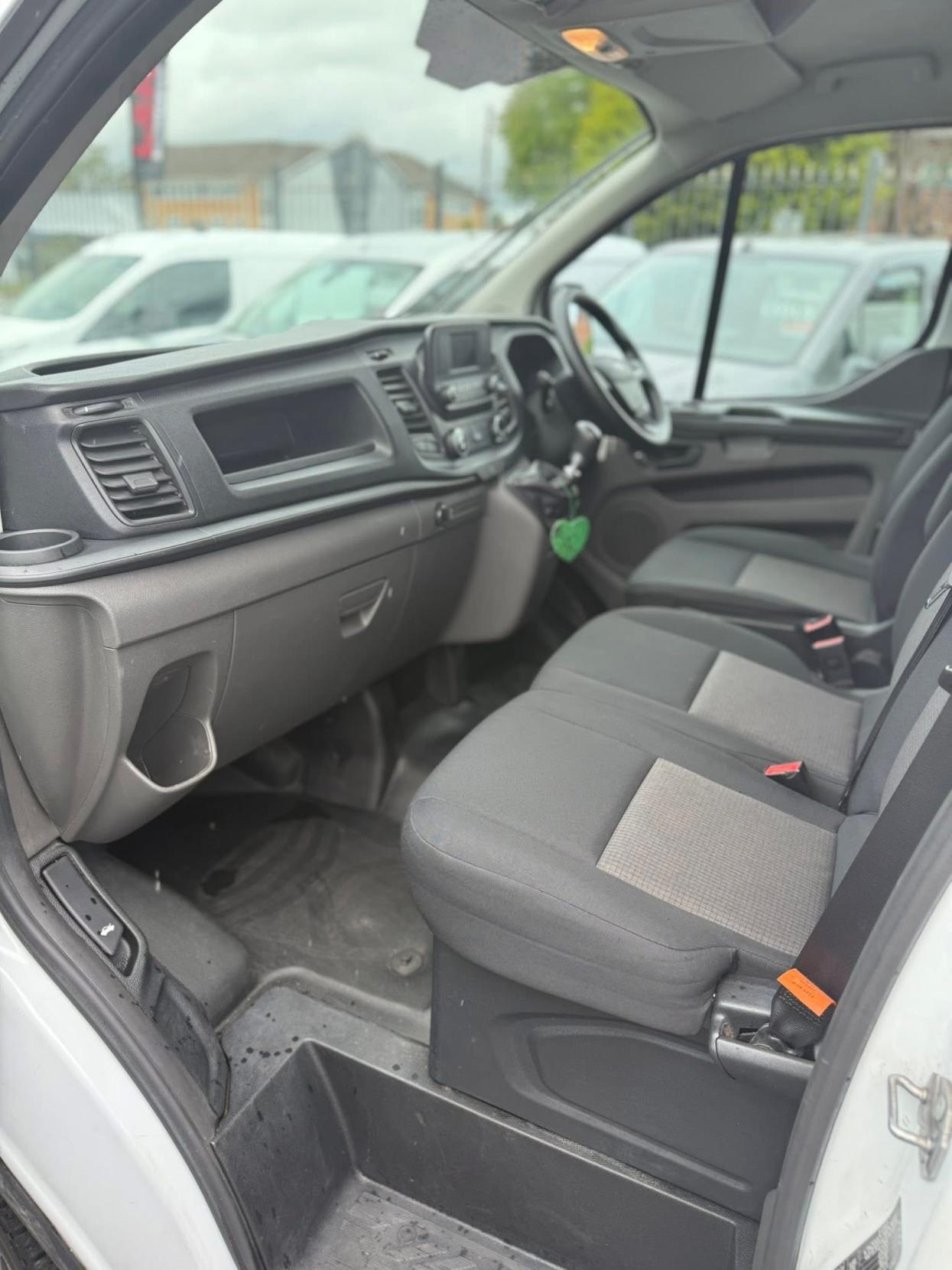 Ford Transit Custom 2.0 320 EcoBlue Leader Crew Van Double Cab 5dr Diesel Manual L1 H1 Euro 6 (s/s) (105 ps)