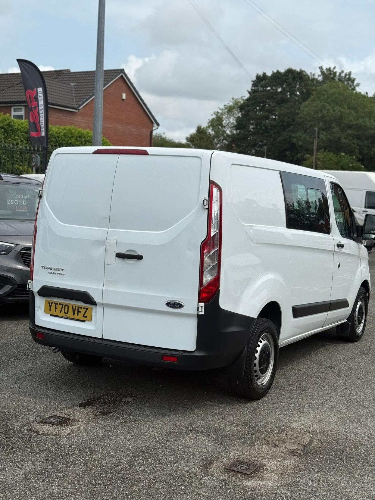 Ford Transit Custom 2.0 320 EcoBlue Leader Crew Van Double Cab 5dr Diesel Manual L1 H1 Euro 6 (s/s) (105 ps)