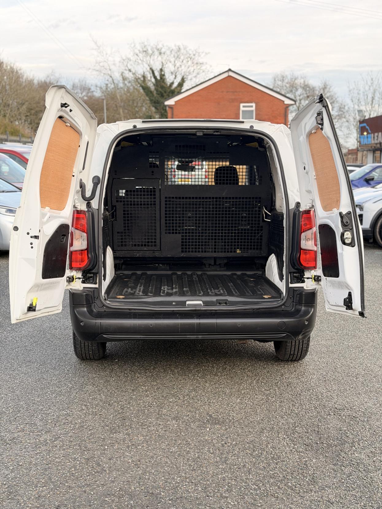 Peugeot Partner 1.5 BlueHDi 850 Professional Premium Long Crew Van Double Cab 6dr Diesel Manual LWB Euro 6 (100 bhp)