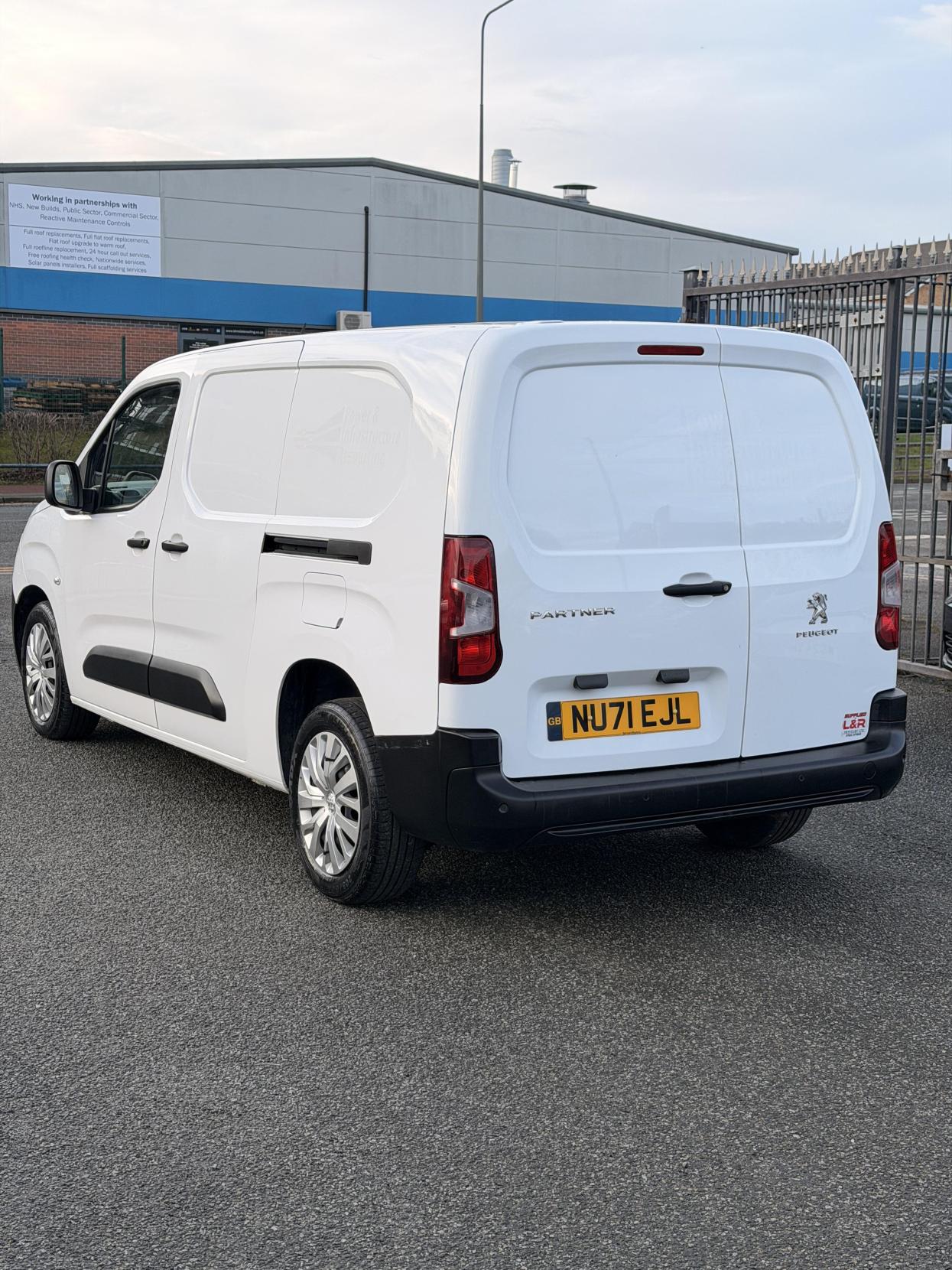 Peugeot Partner 1.5 BlueHDi 850 Professional Premium Long Crew Van Double Cab 6dr Diesel Manual LWB Euro 6 (100 bhp)