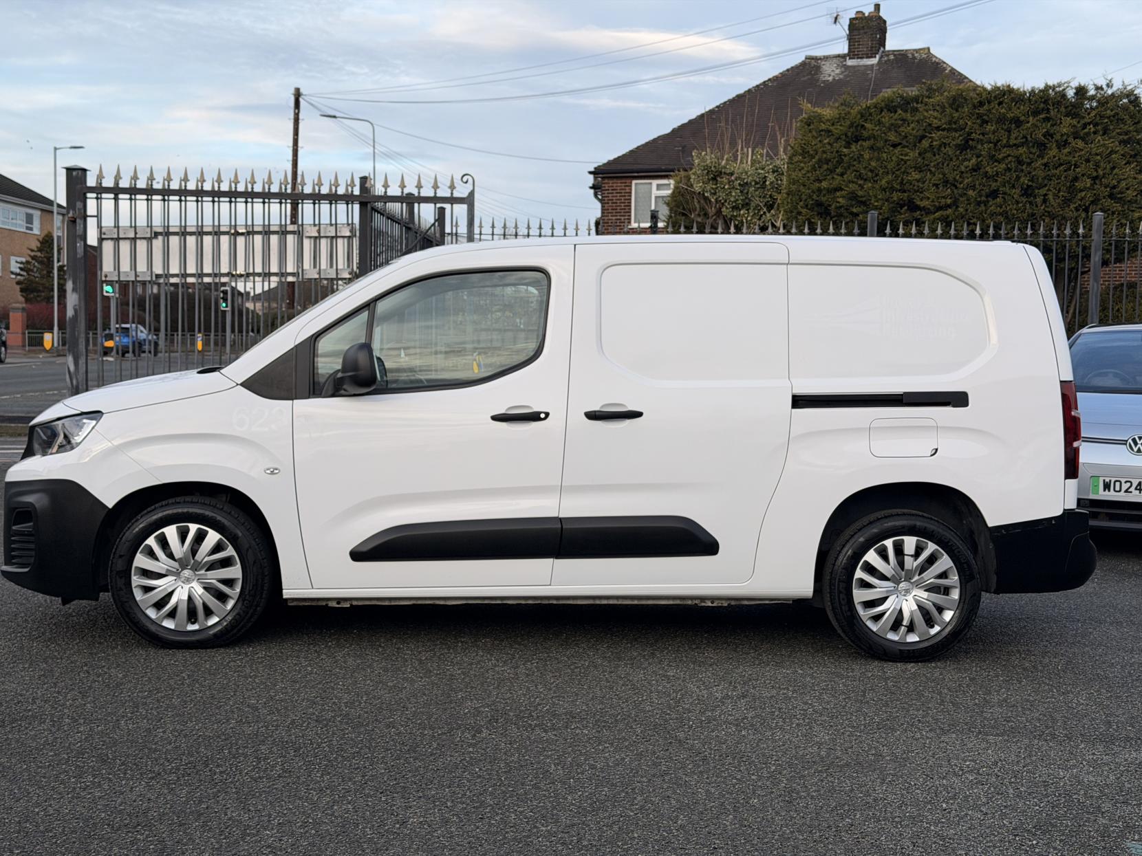 Peugeot Partner 1.5 BlueHDi 850 Professional Premium Long Crew Van Double Cab 6dr Diesel Manual LWB Euro 6 (100 bhp)