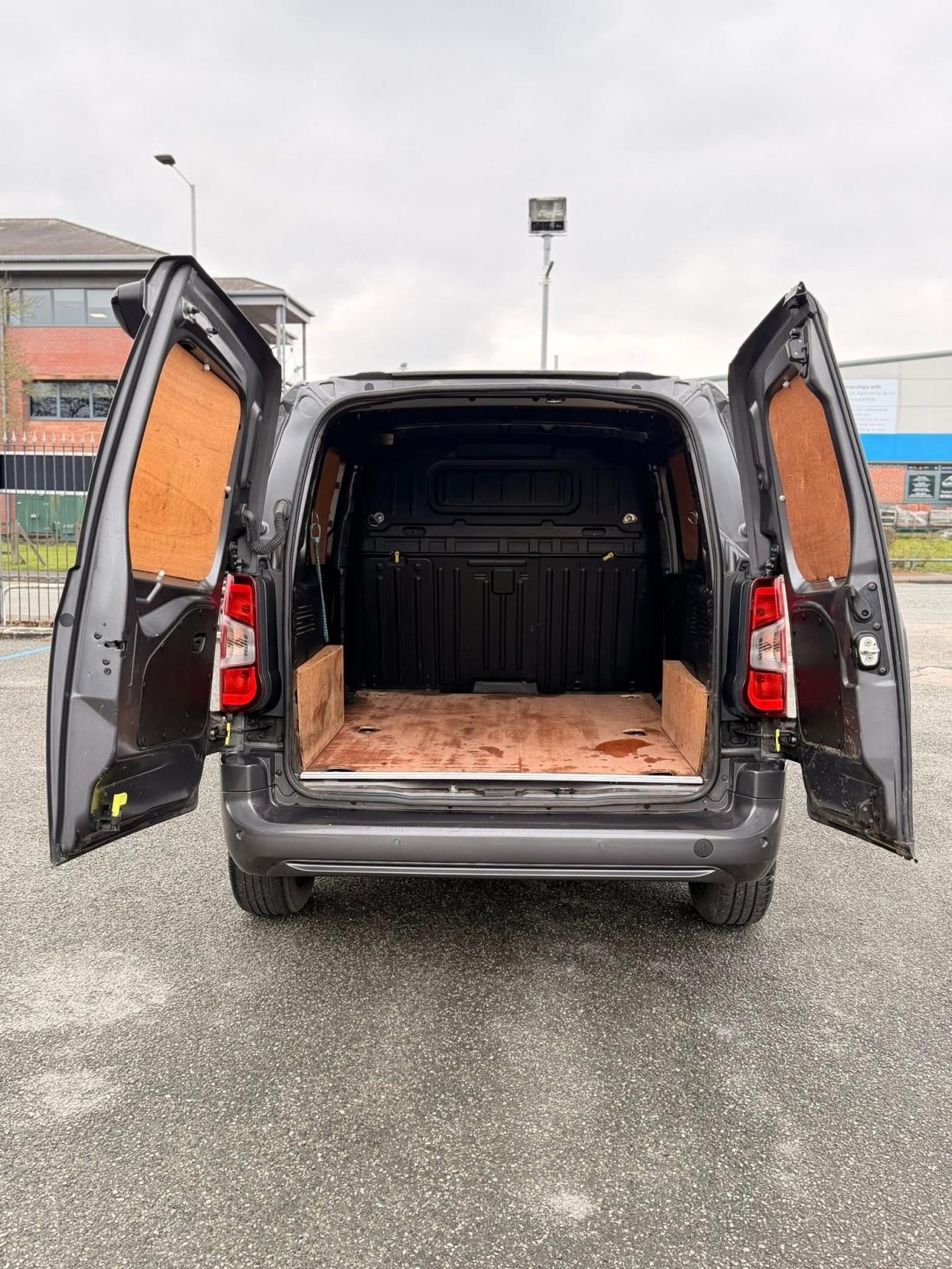 Peugeot Partner 1.5 BlueHDi 1000 Professional Standard Panel Van 5dr Diesel Manual SWB Euro 6 (s/s) (130 bhp)