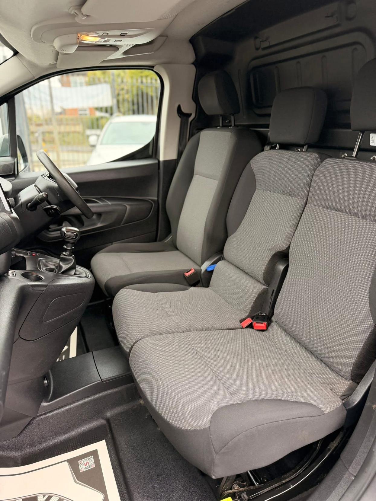 Peugeot Partner 1.5 BlueHDi 1000 Professional Standard Panel Van 5dr Diesel Manual SWB Euro 6 (s/s) (130 bhp)