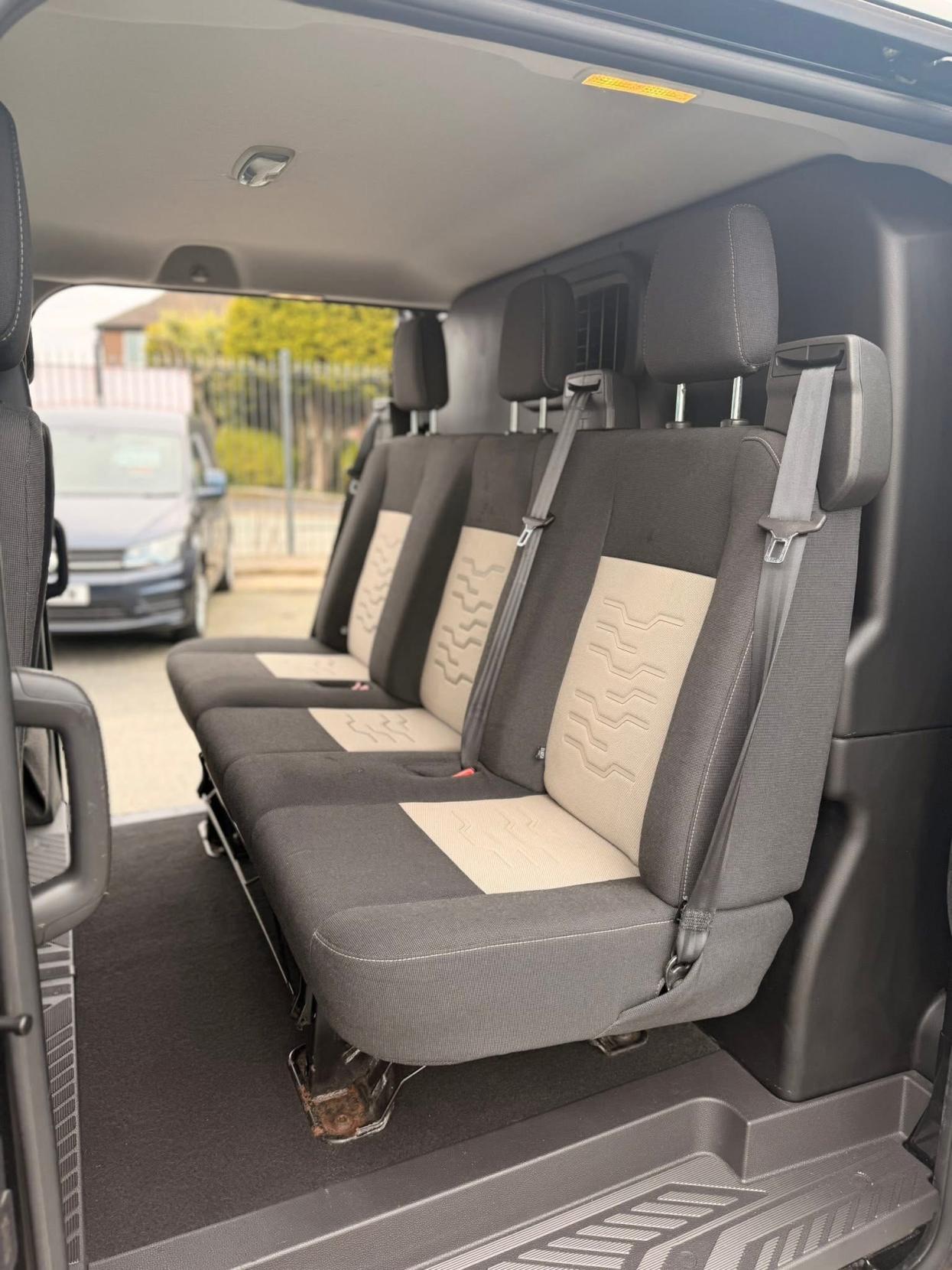 Ford Transit Custom 2.2 TDCi 290 Limited Panel Van 5dr Diesel Manual L2 H1 (191 g/km, 123 bhp)