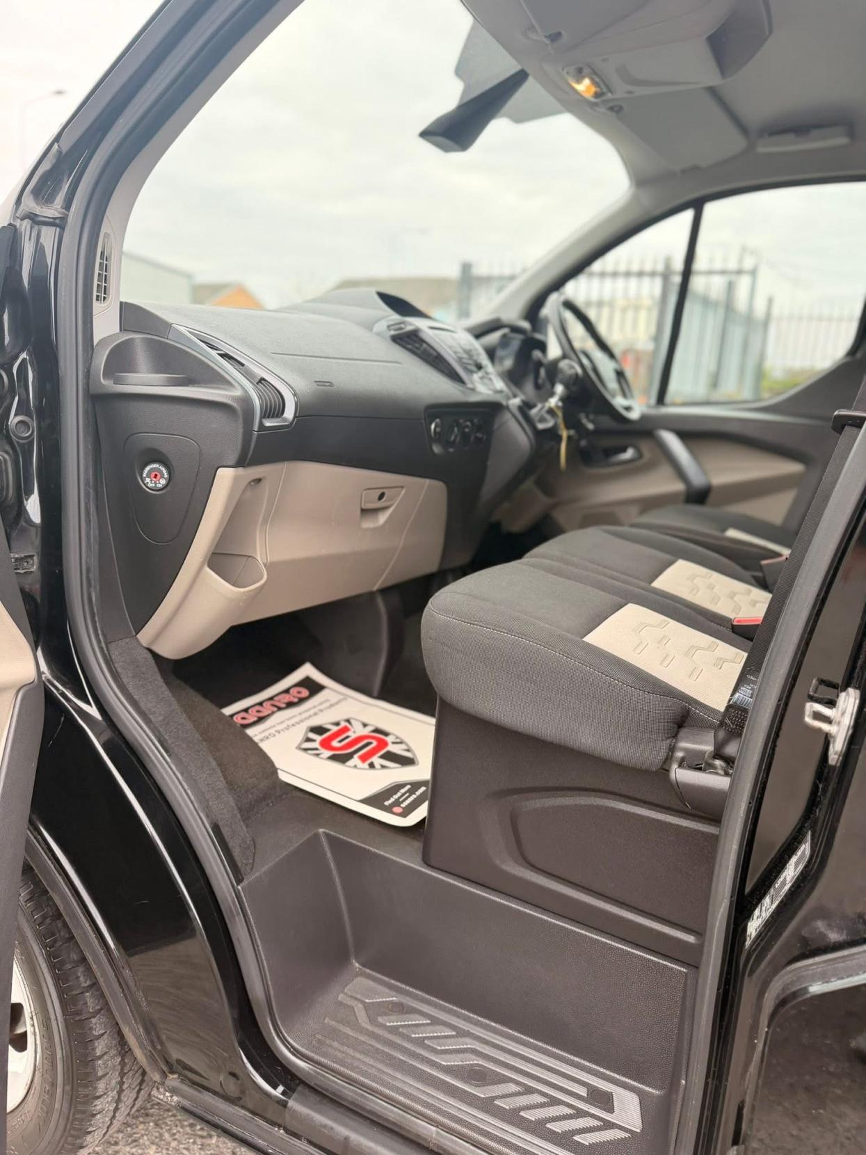 Ford Transit Custom 2.2 TDCi 290 Limited Panel Van 5dr Diesel Manual L2 H1 (191 g/km, 123 bhp)