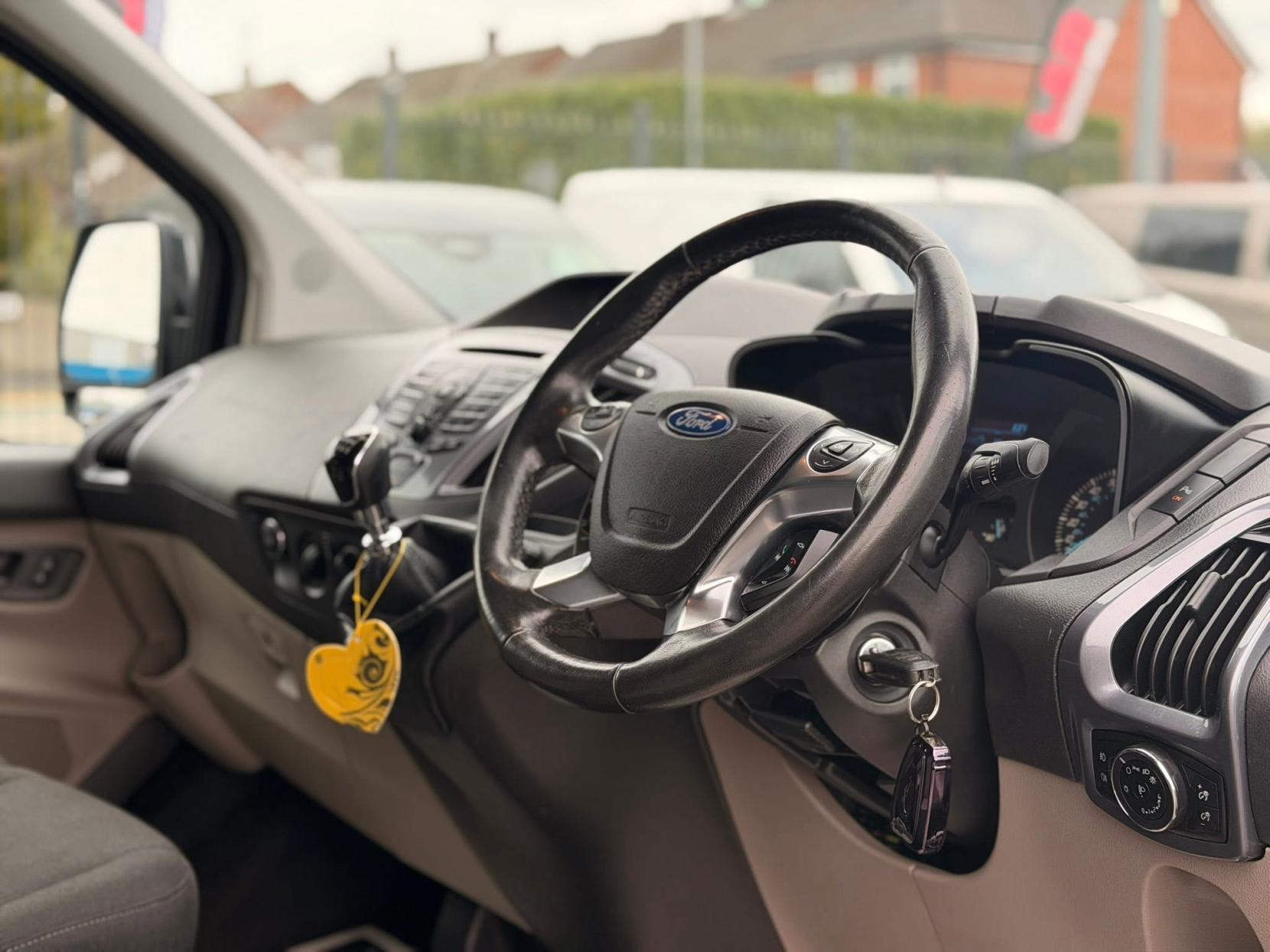 Ford Transit Custom 2.2 TDCi 290 Limited Panel Van 5dr Diesel Manual L2 H1 (191 g/km, 123 bhp)