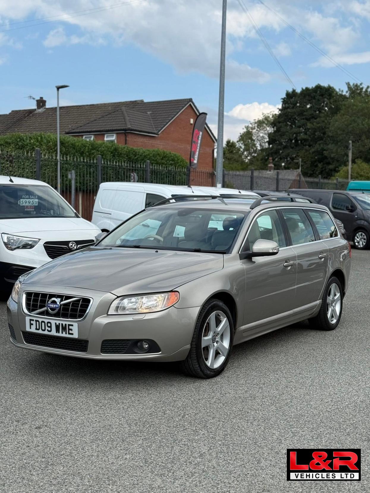 Volvo V70 2.5T SE Premium Estate 5dr Petrol Geartronic Euro 5 (231 ps)